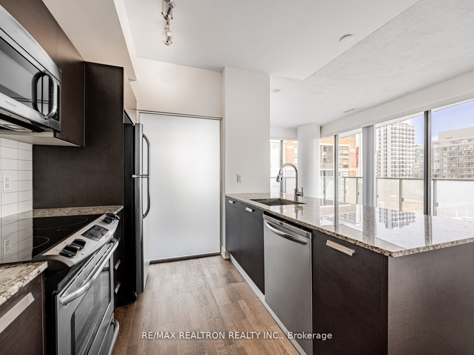 1815 Yonge Street 1006 Property Photo 4