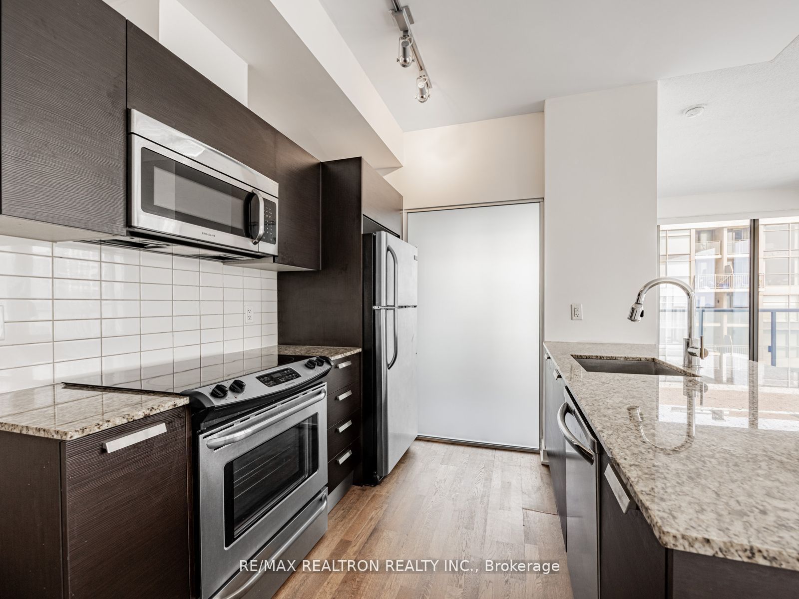 1815 Yonge Street 1006 Property Photo 5