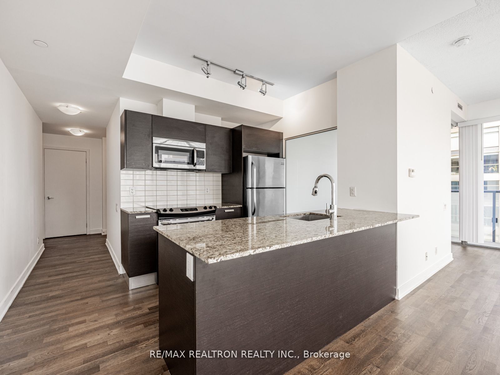 1815 Yonge Street 1006 Property Photo 6