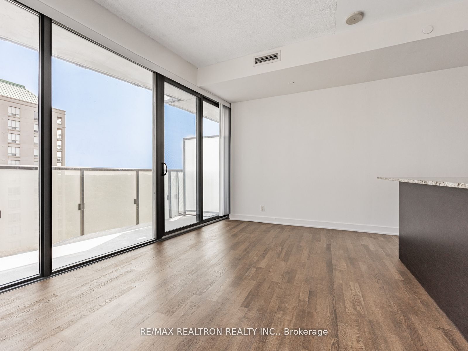 1815 Yonge Street 1006 Property Photo 11
