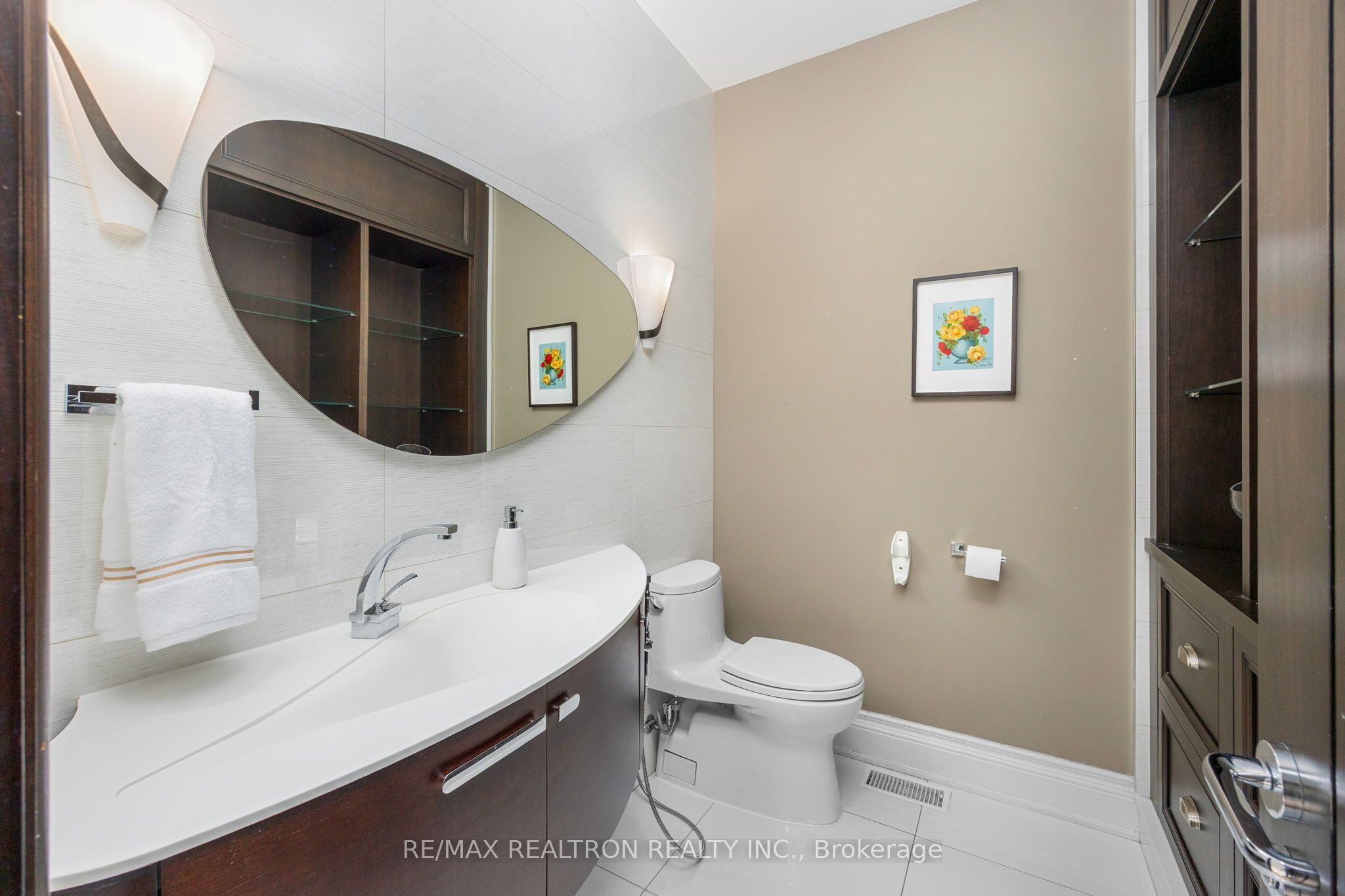 80 Forest Grove Drive Property Photo 15