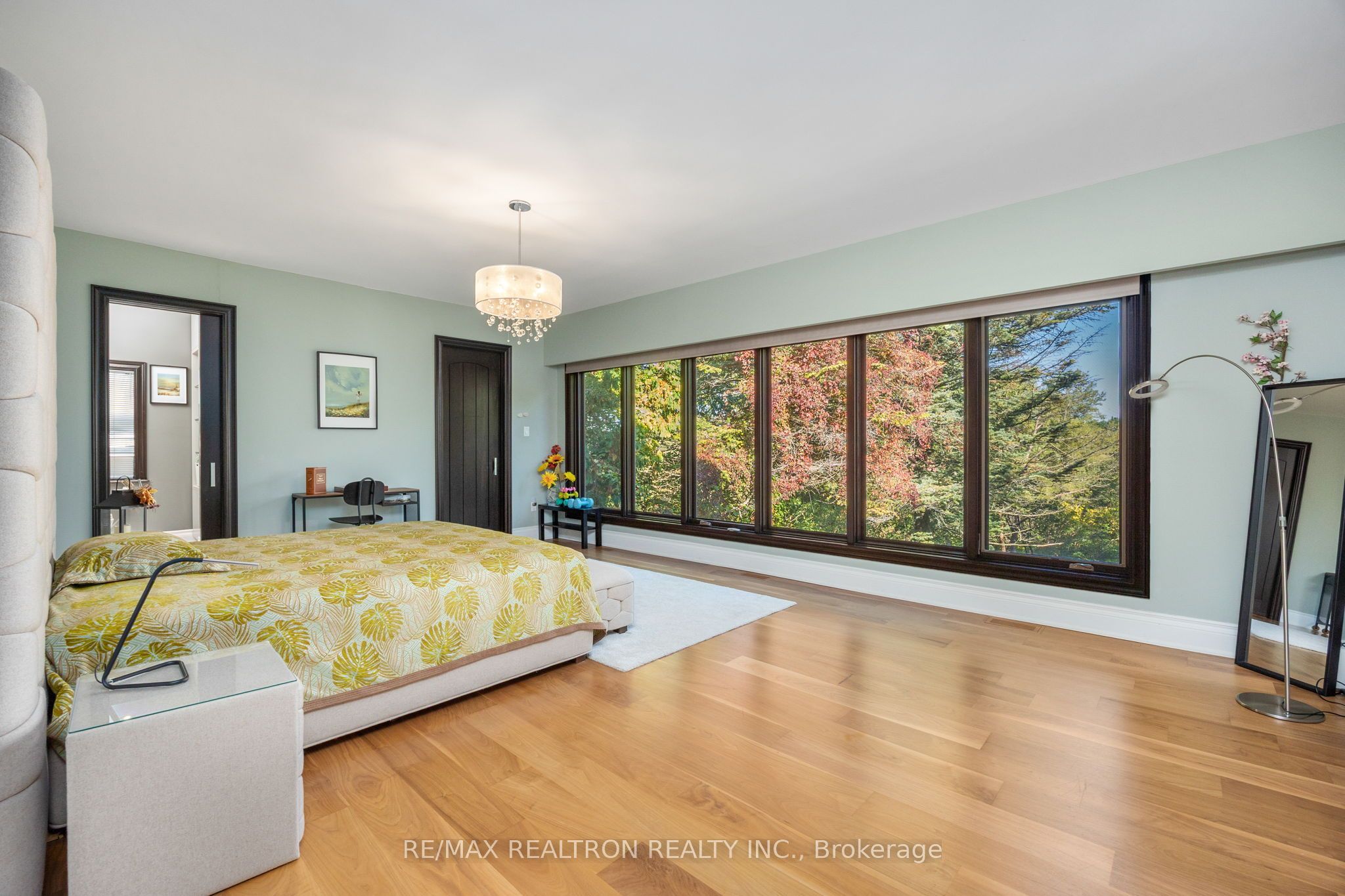 80 Forest Grove Drive Property Photo 16