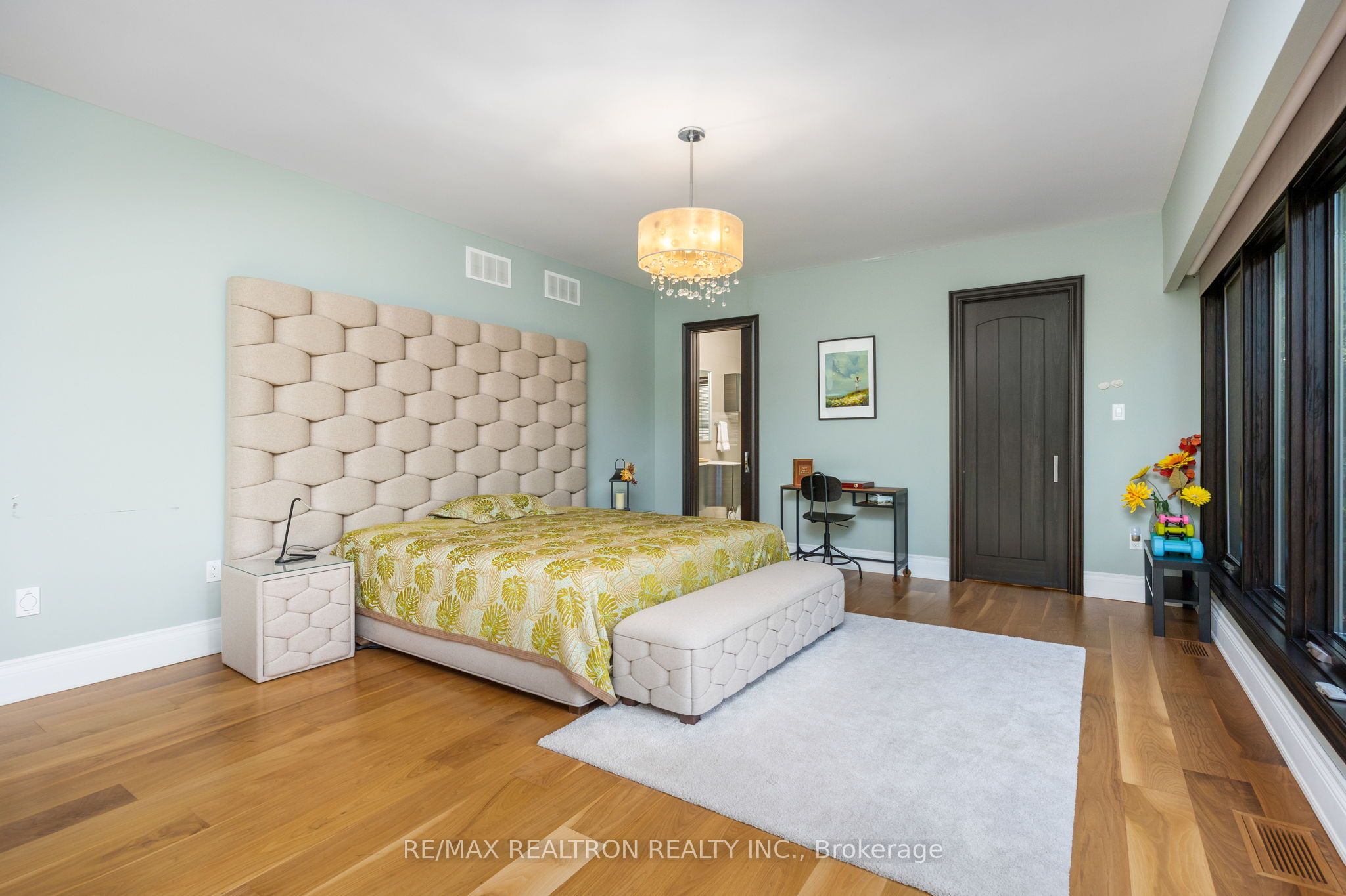80 Forest Grove Drive Property Photo 17