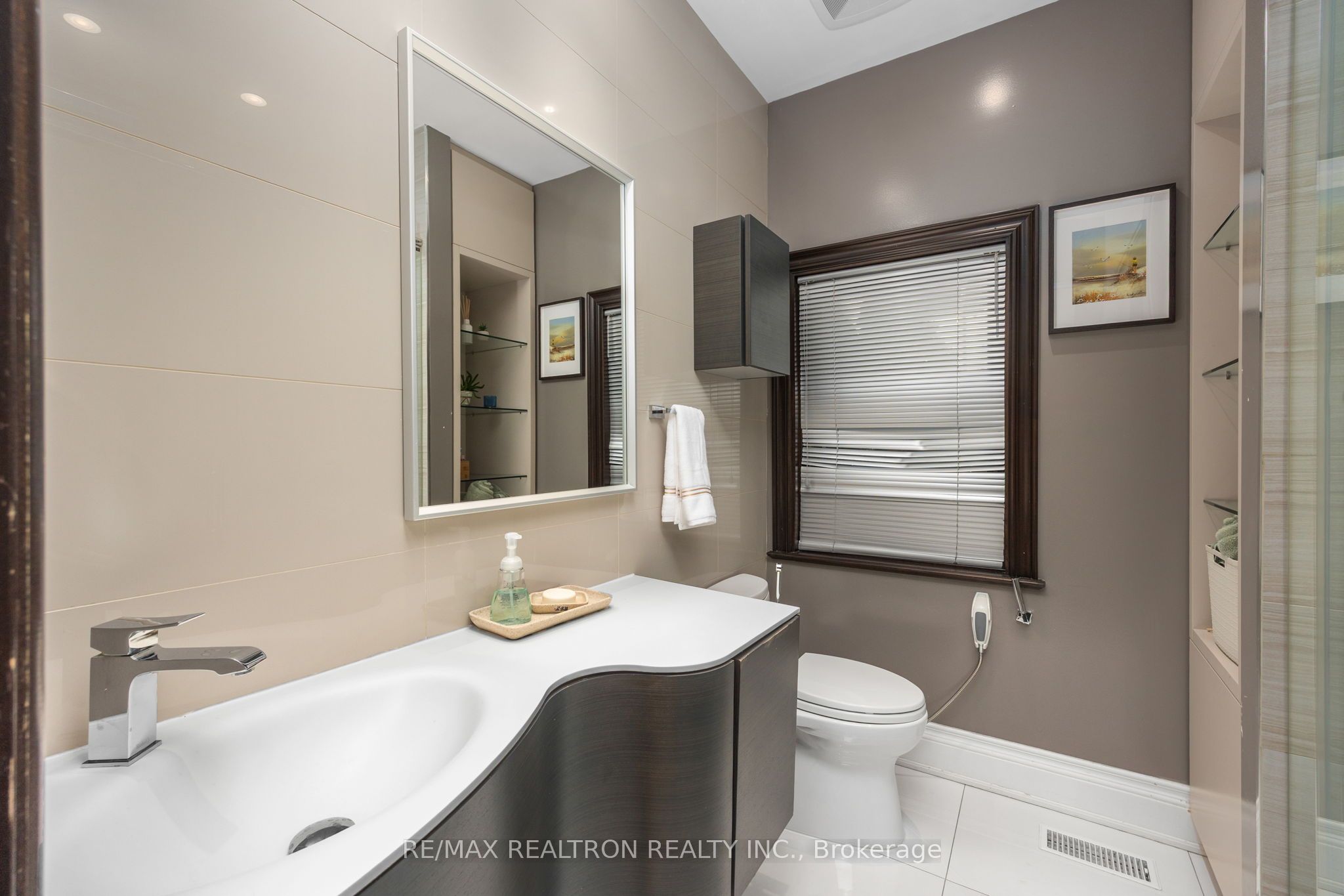 80 Forest Grove Drive Property Photo 18