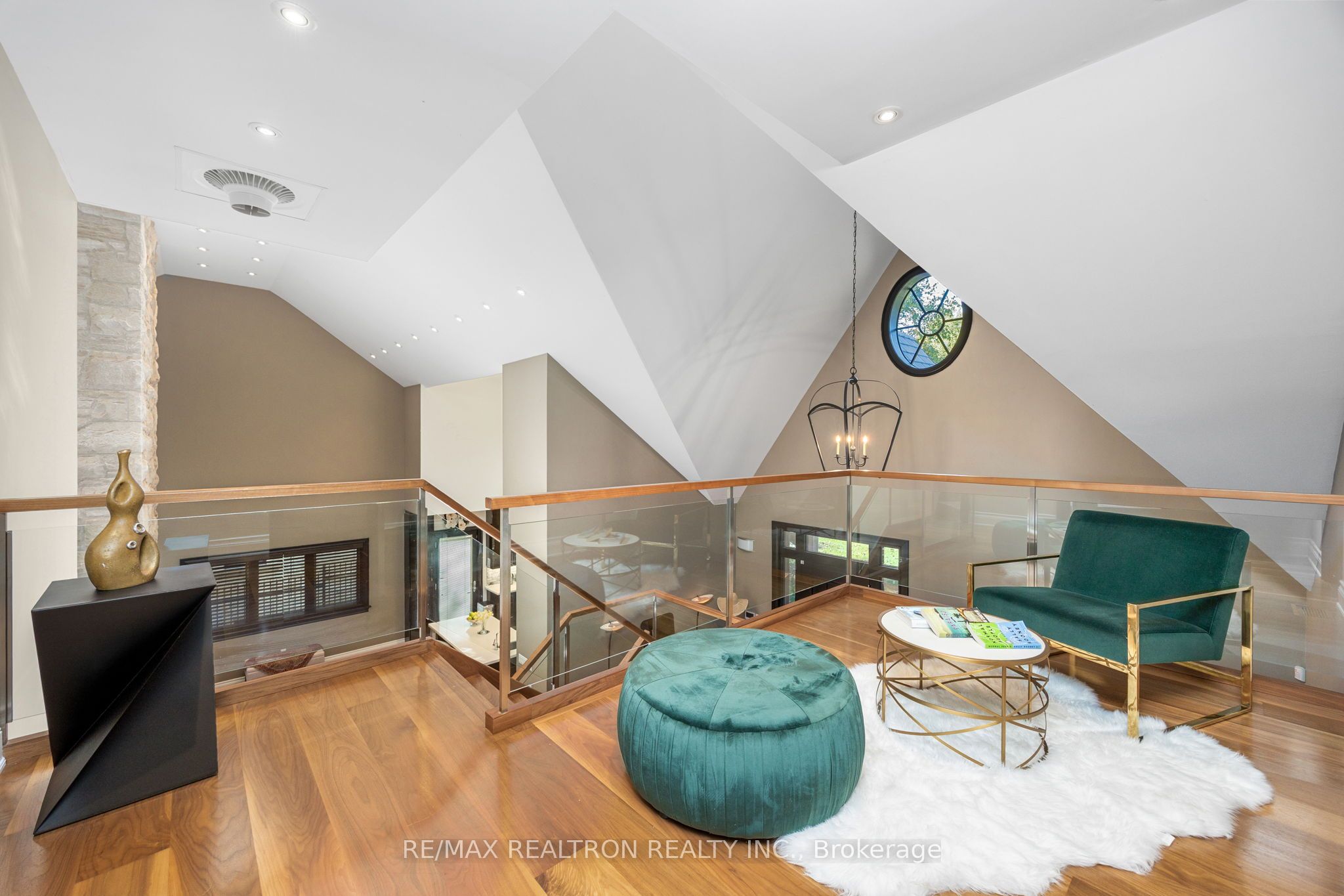 80 Forest Grove Drive Property Photo 20