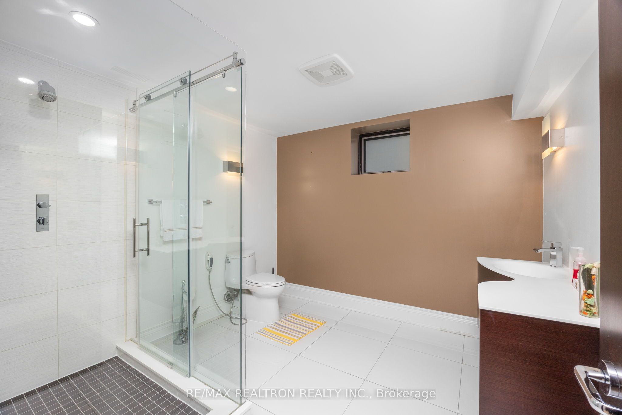 80 Forest Grove Drive Property Photo 28