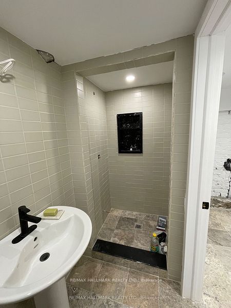 173 Queen Street E Property Photo 11