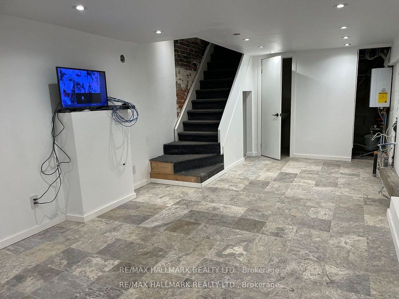 173 Queen Street E Property Photo 12