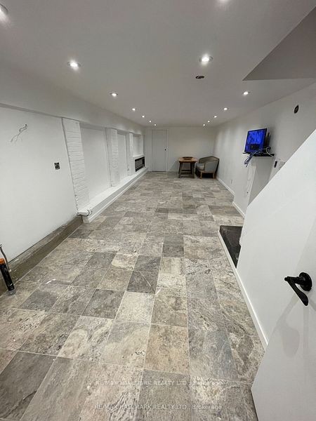 173 Queen Street E Property Photo 13