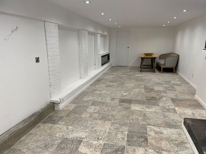 173 Queen Street E Property Photo 14