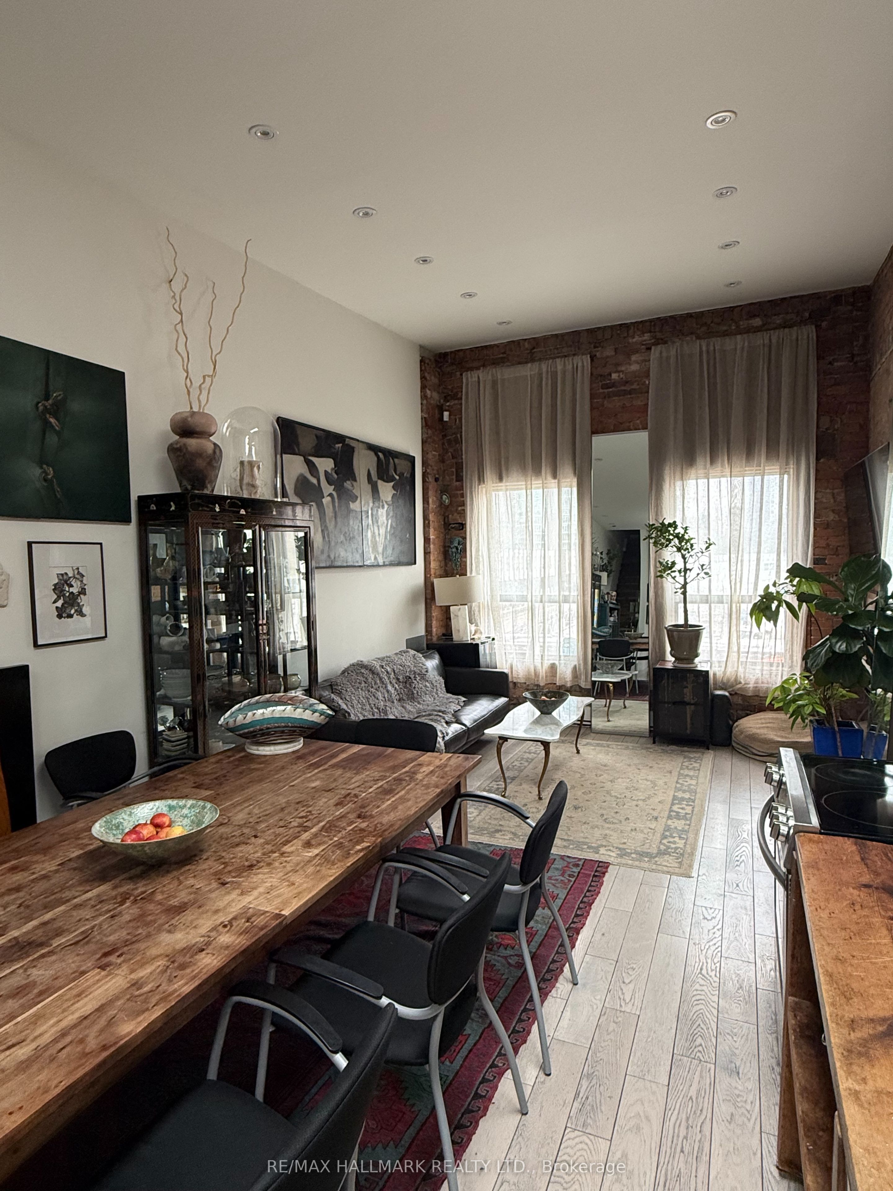 173 Queen Street E Property Photo 15