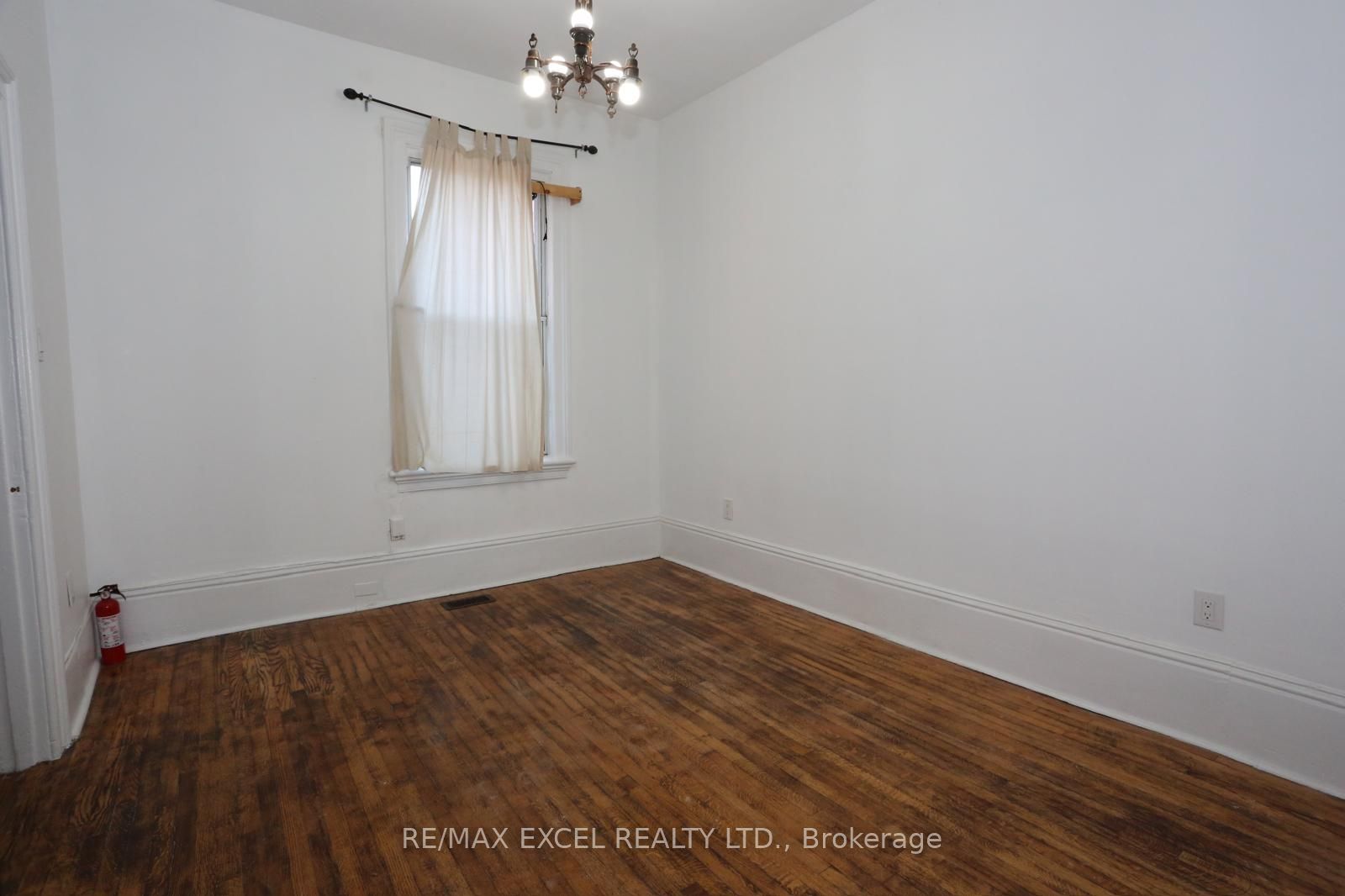 15 Oxford Street Property Photo 4