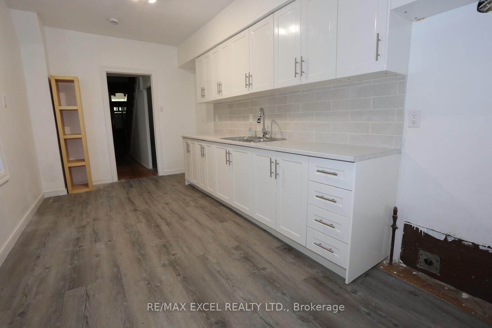 15 Oxford Street Property Photo 11