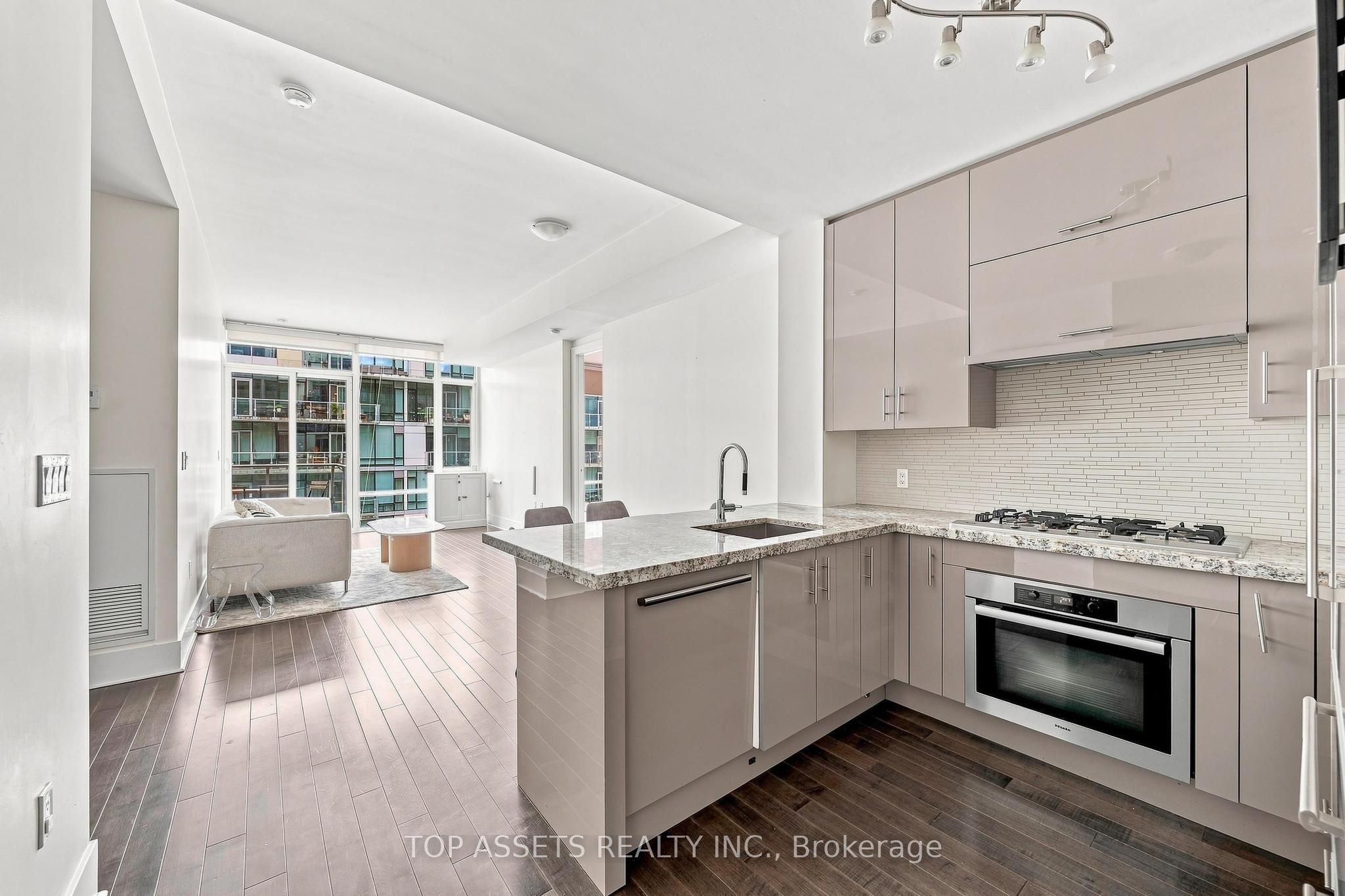 29 Queens Quay E 919 Property Photo 3