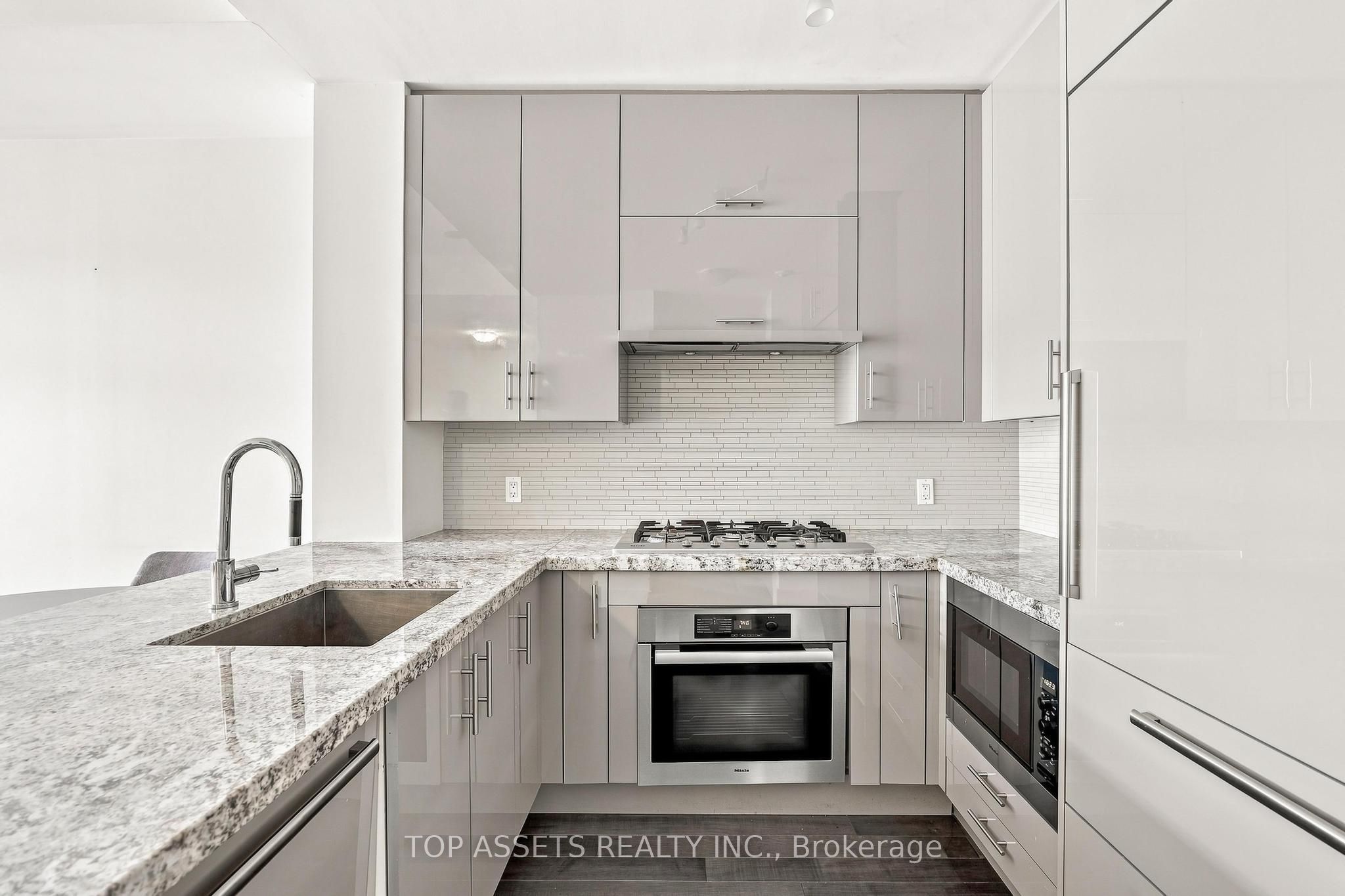 29 Queens Quay E 919 Property Photo 5