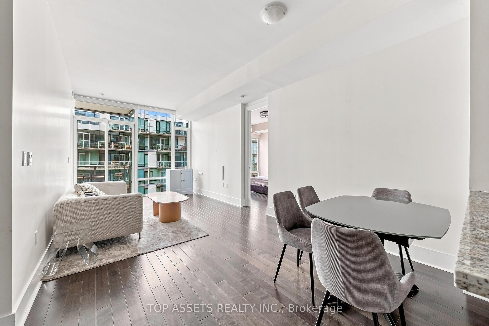 29 Queens Quay E 919 Property Photo 6
