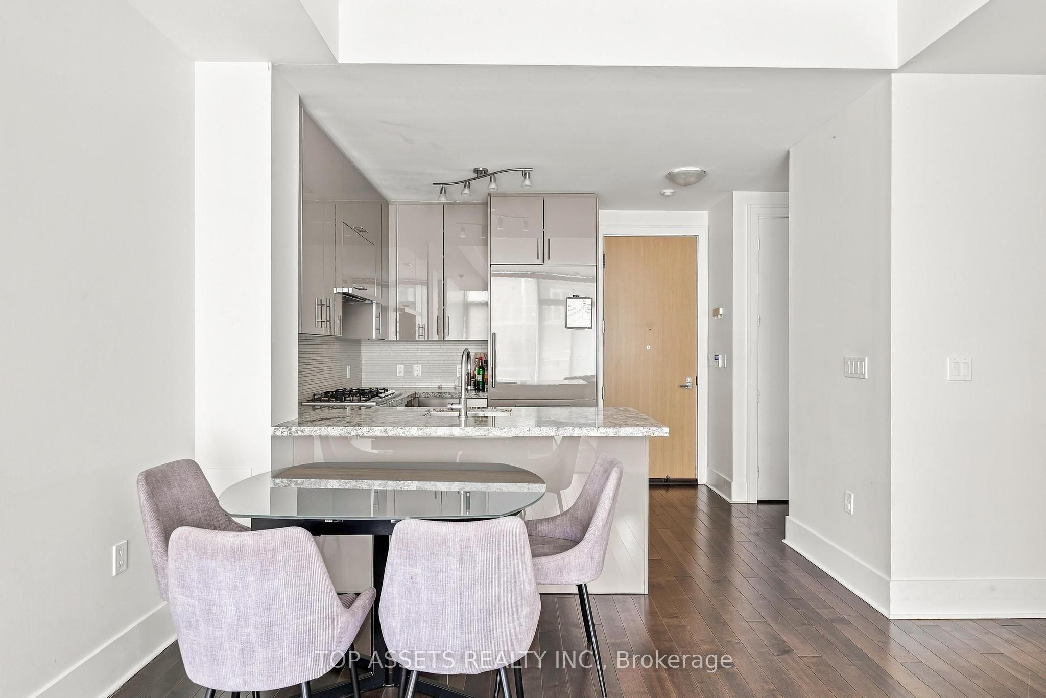 29 Queens Quay E 919 Property Photo 7