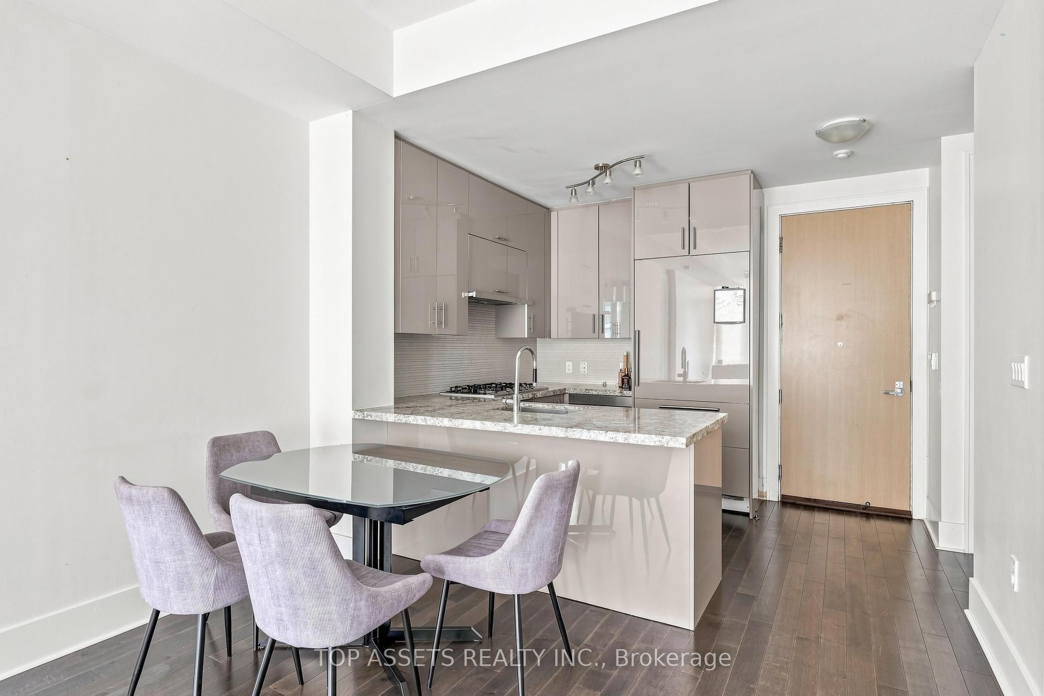 29 Queens Quay E 919 Property Photo 8