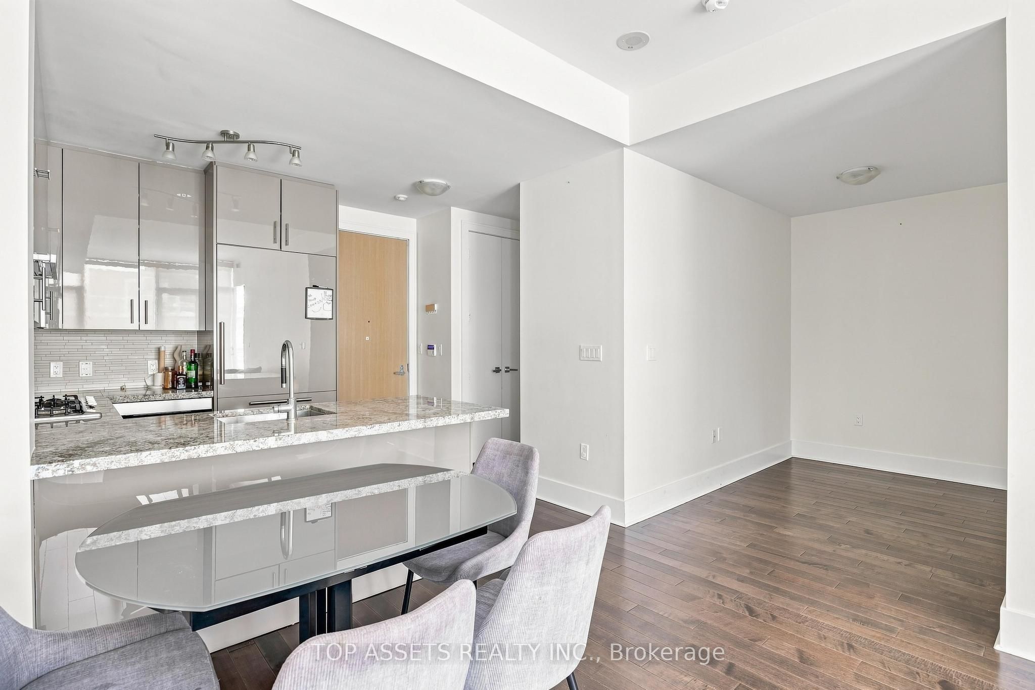 29 Queens Quay E 919 Property Photo 9