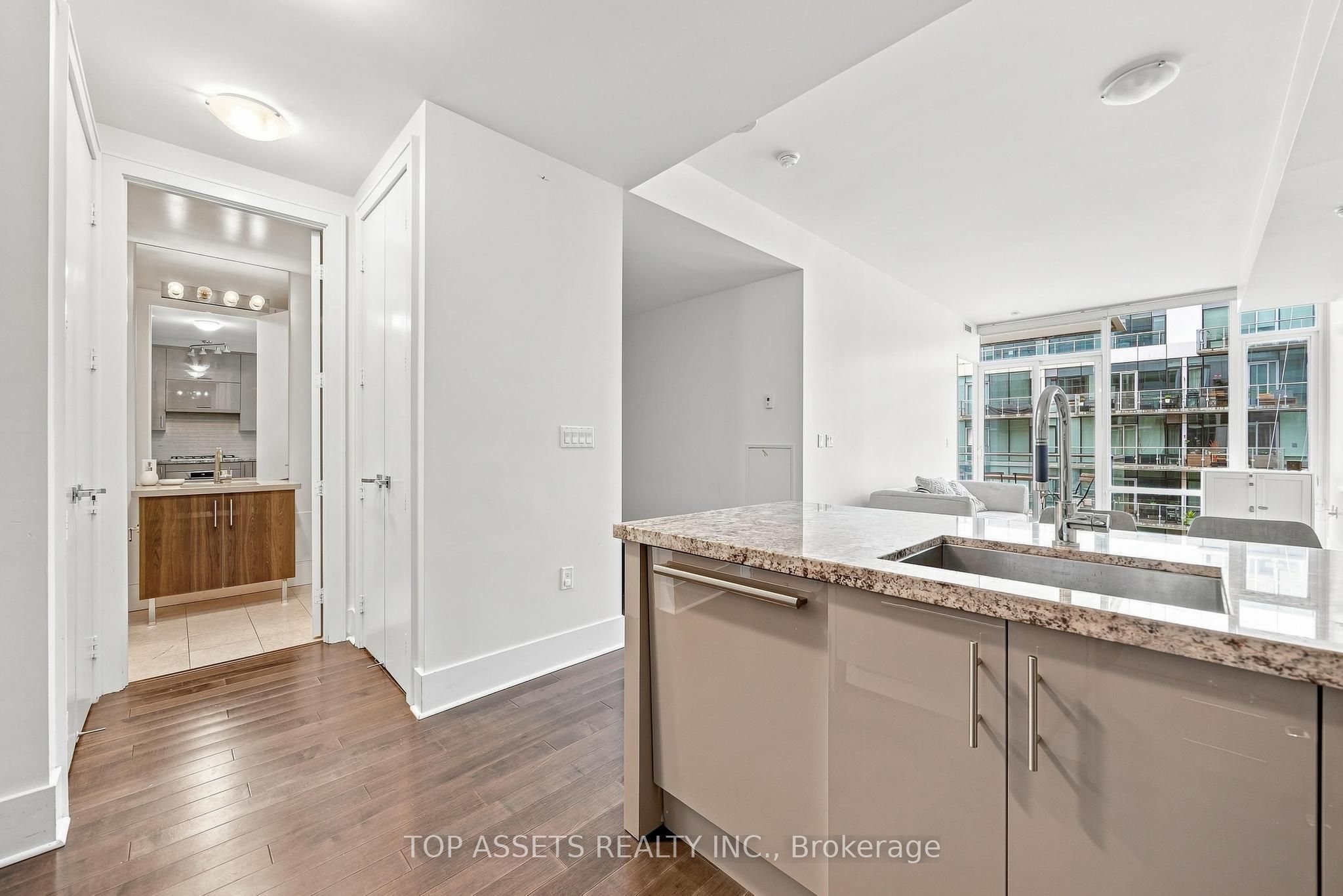 29 Queens Quay E 919 Property Photo 11