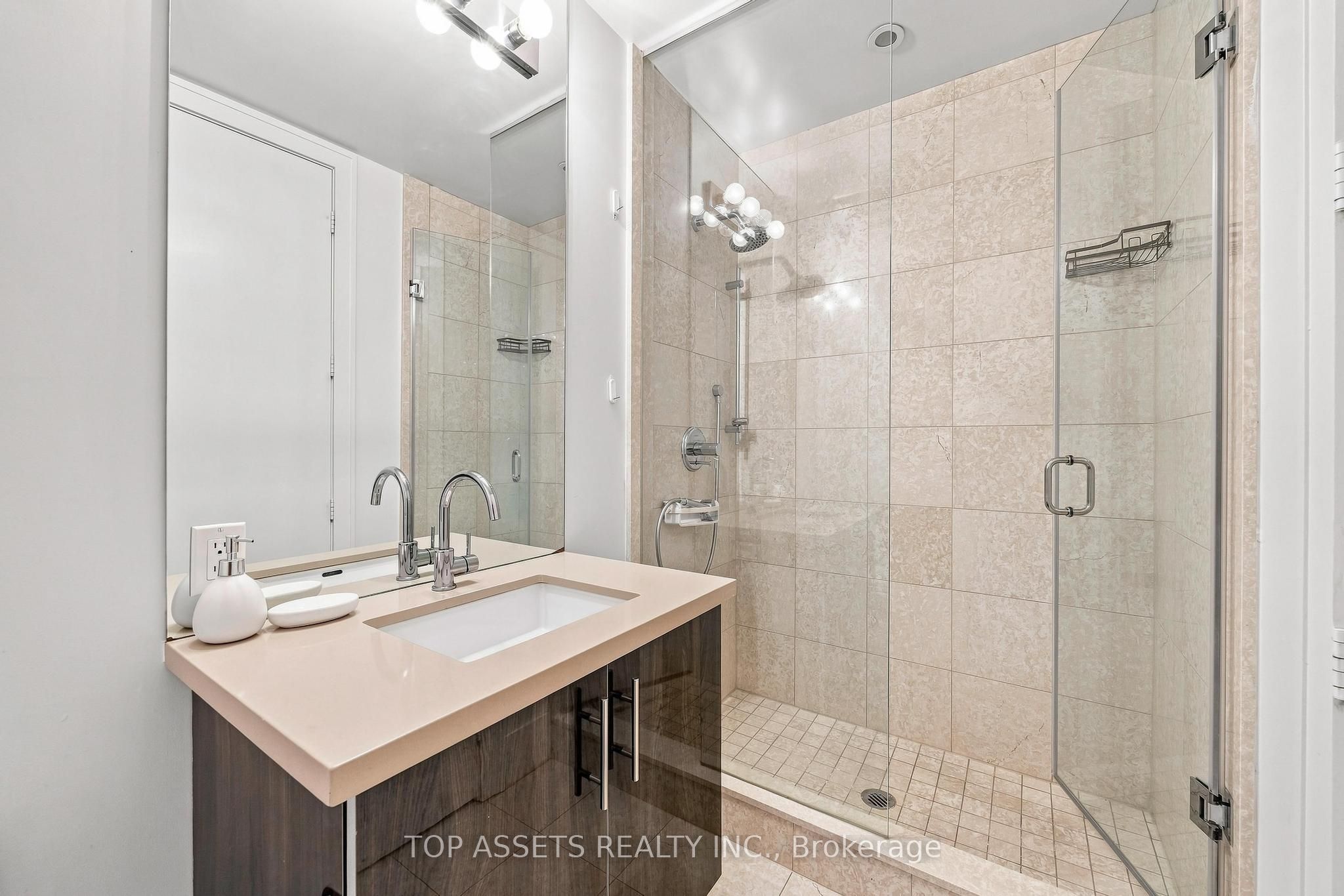 29 Queens Quay E 919 Property Photo 12