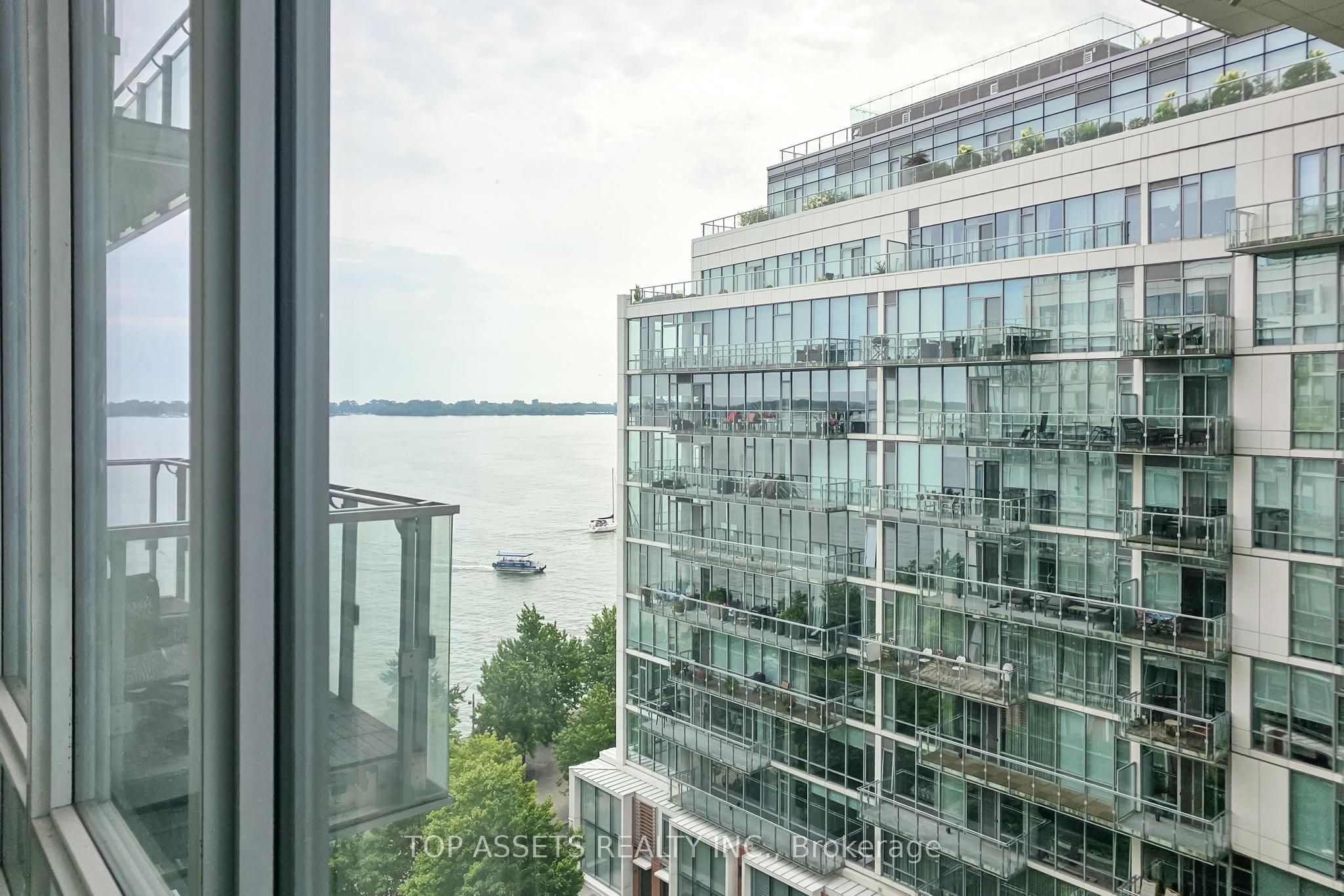 29 Queens Quay E 919 Property Photo 27