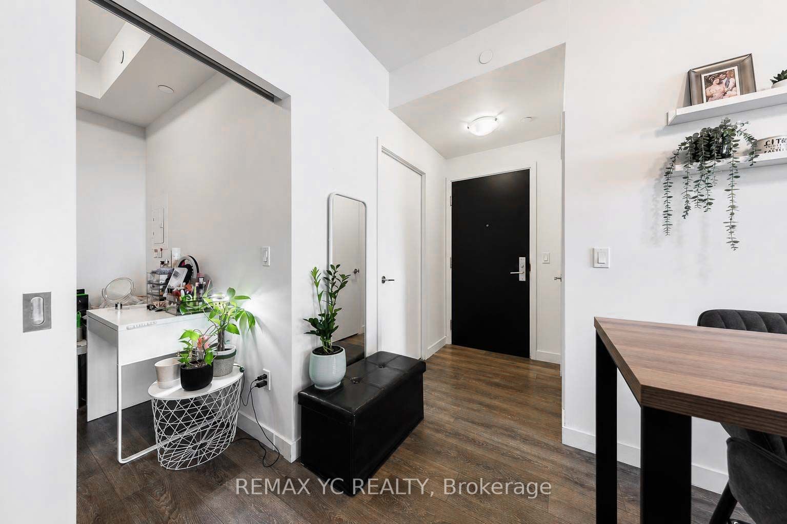 8 Eglinton Avenue E 4812 Property Photo 4