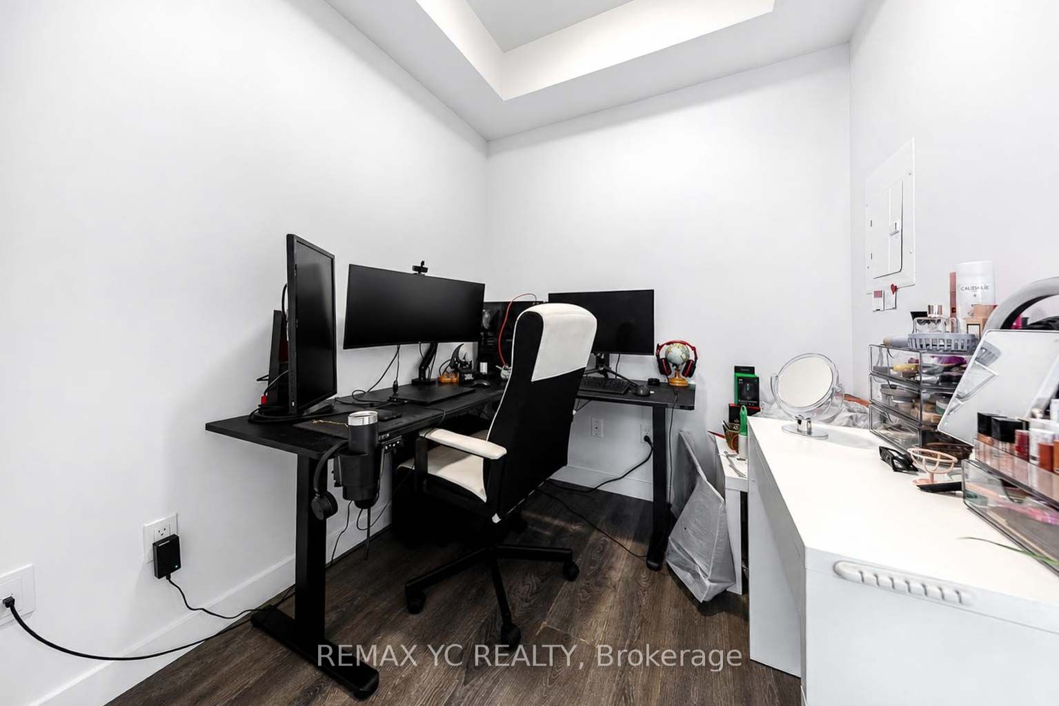 8 Eglinton Avenue E 4812 Property Photo 5