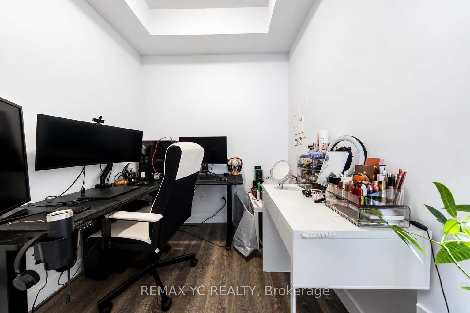 8 Eglinton Avenue E 4812 Property Photo 6