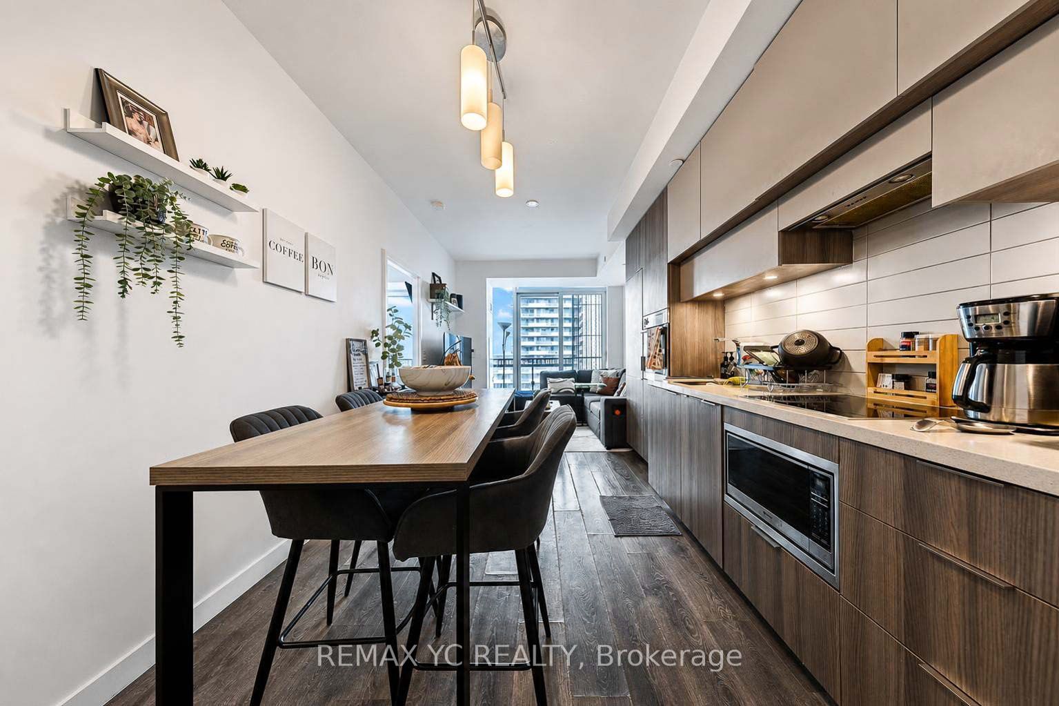 8 Eglinton Avenue E 4812 Property Photo 9