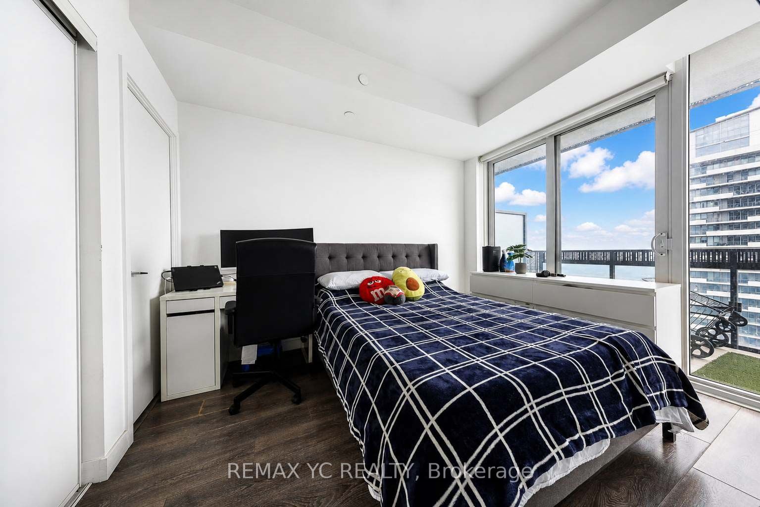 8 Eglinton Avenue E 4812 Property Photo 24