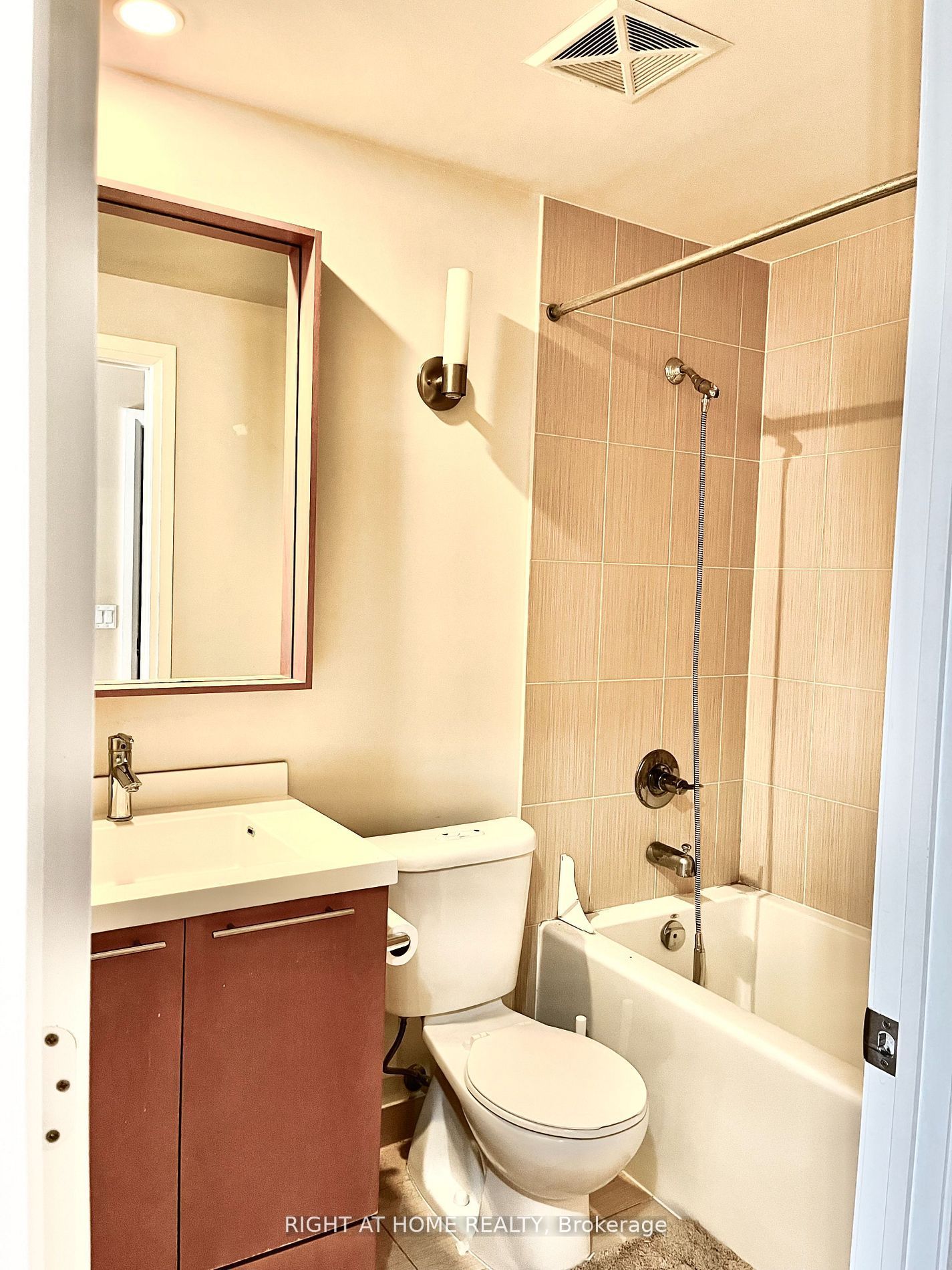 100 Harrison Garden Boulevard 1414 Property Photo 15
