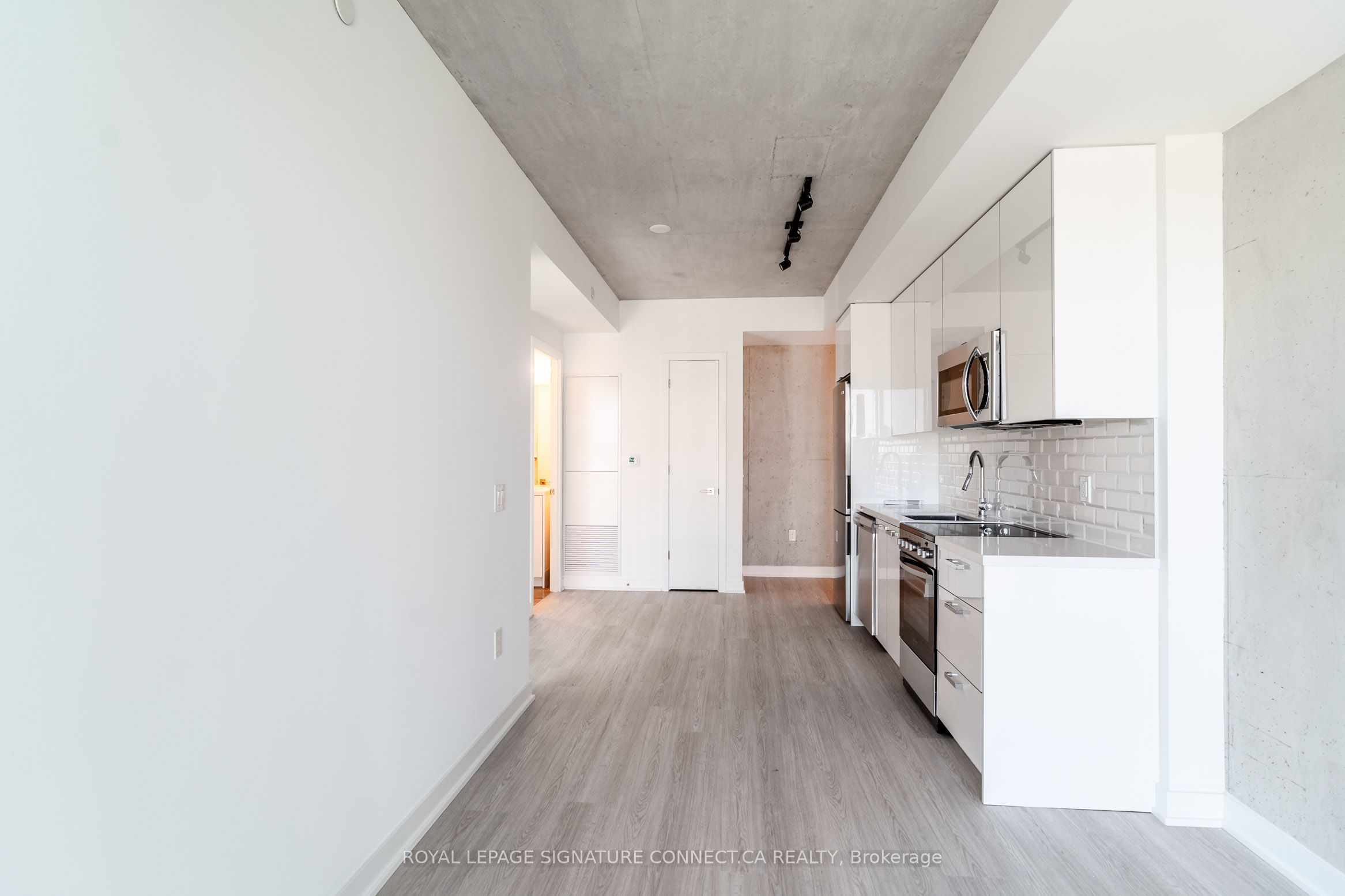 284 King Street E 2107 Property Photo 4