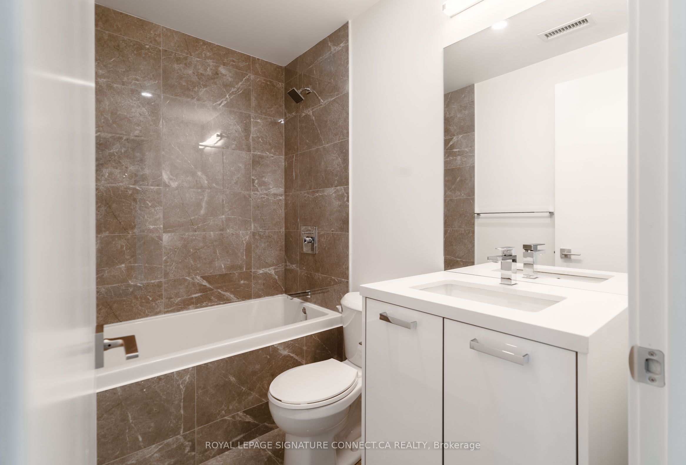 284 King Street E 2107 Property Photo 14