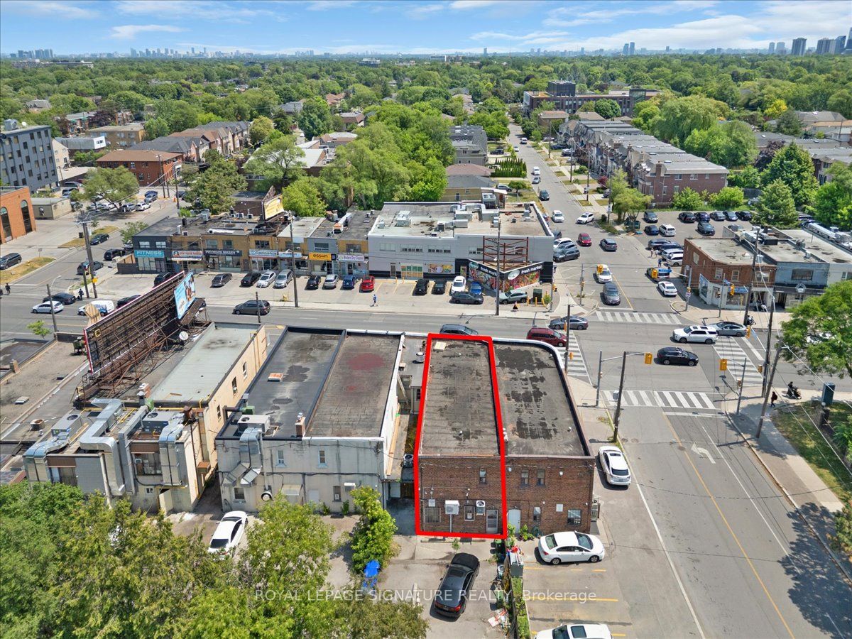 3016 Bathurst Street Property Photo 3