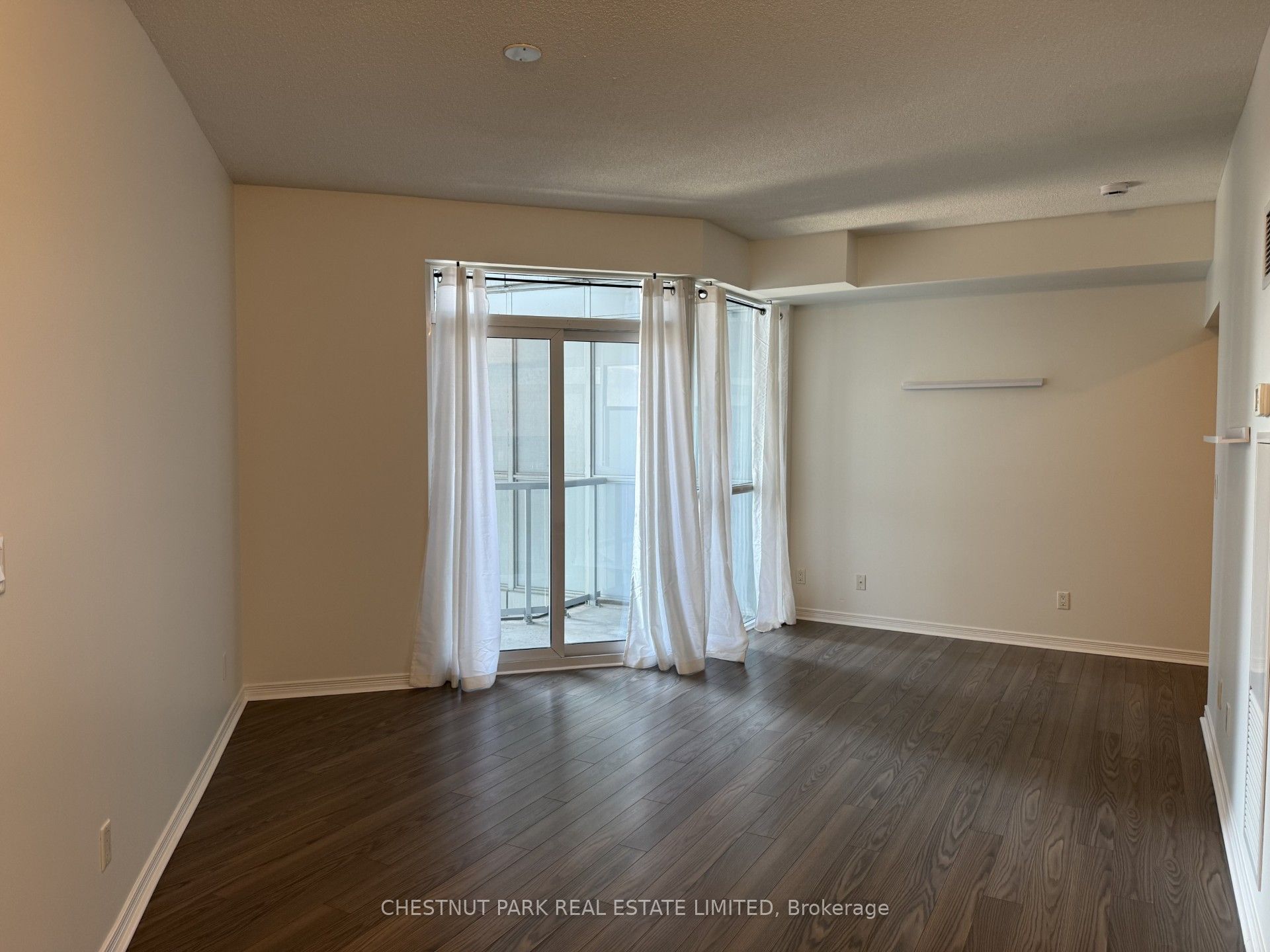 352 Front Street W 1711 Property Photo 8