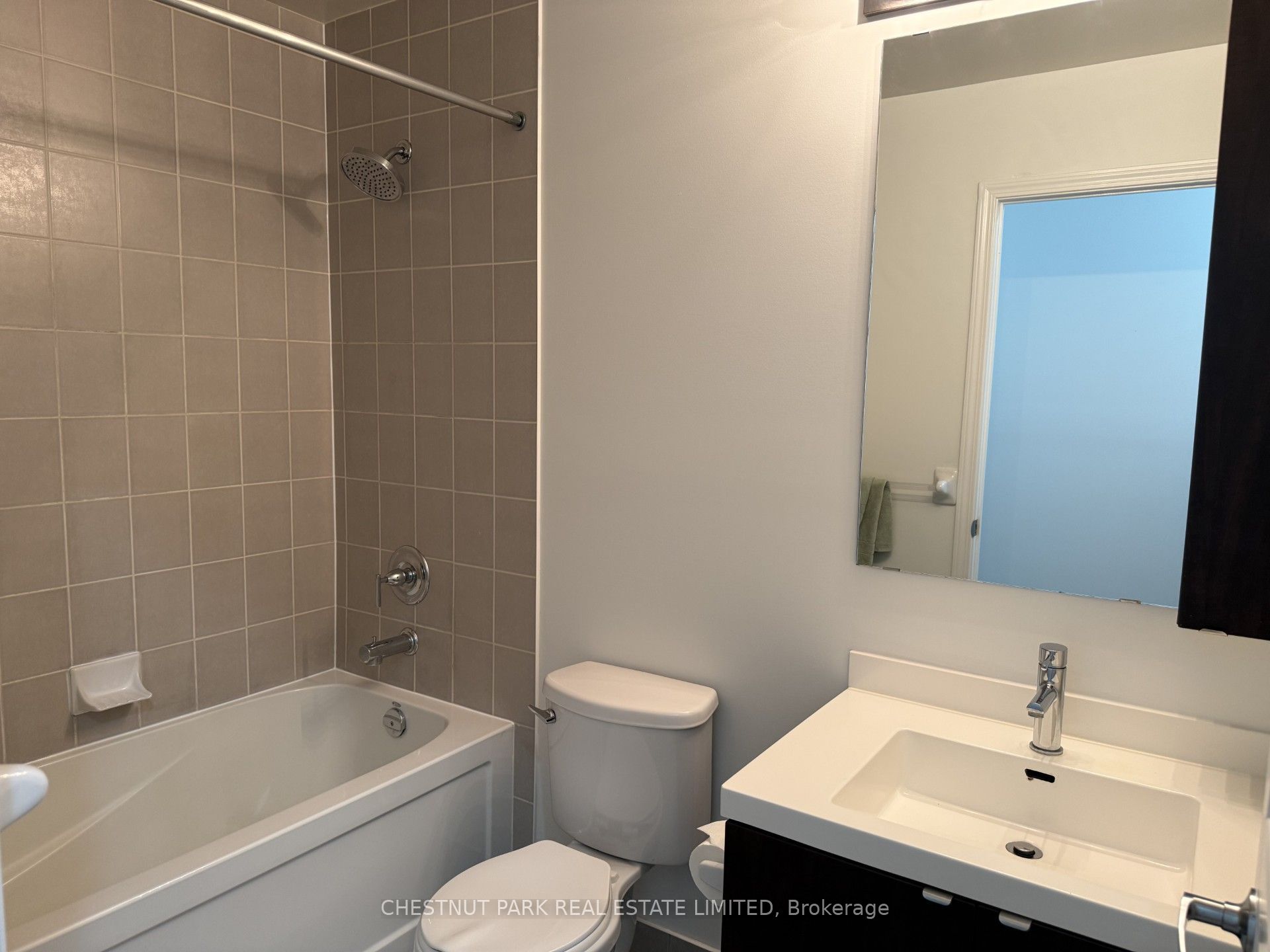 352 Front Street W 1711 Property Photo 12