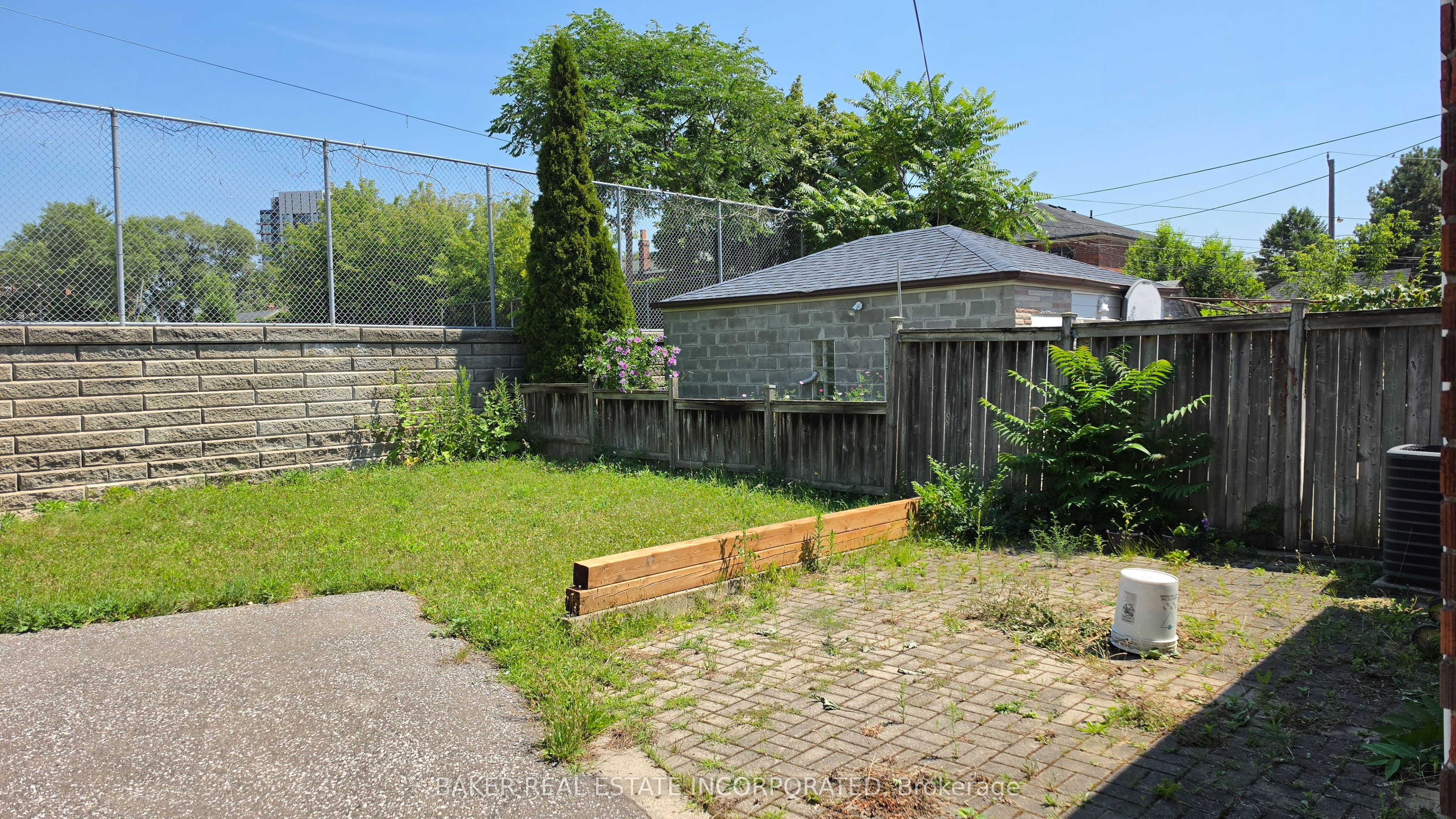 739 Vaughan Road Property Photo 2