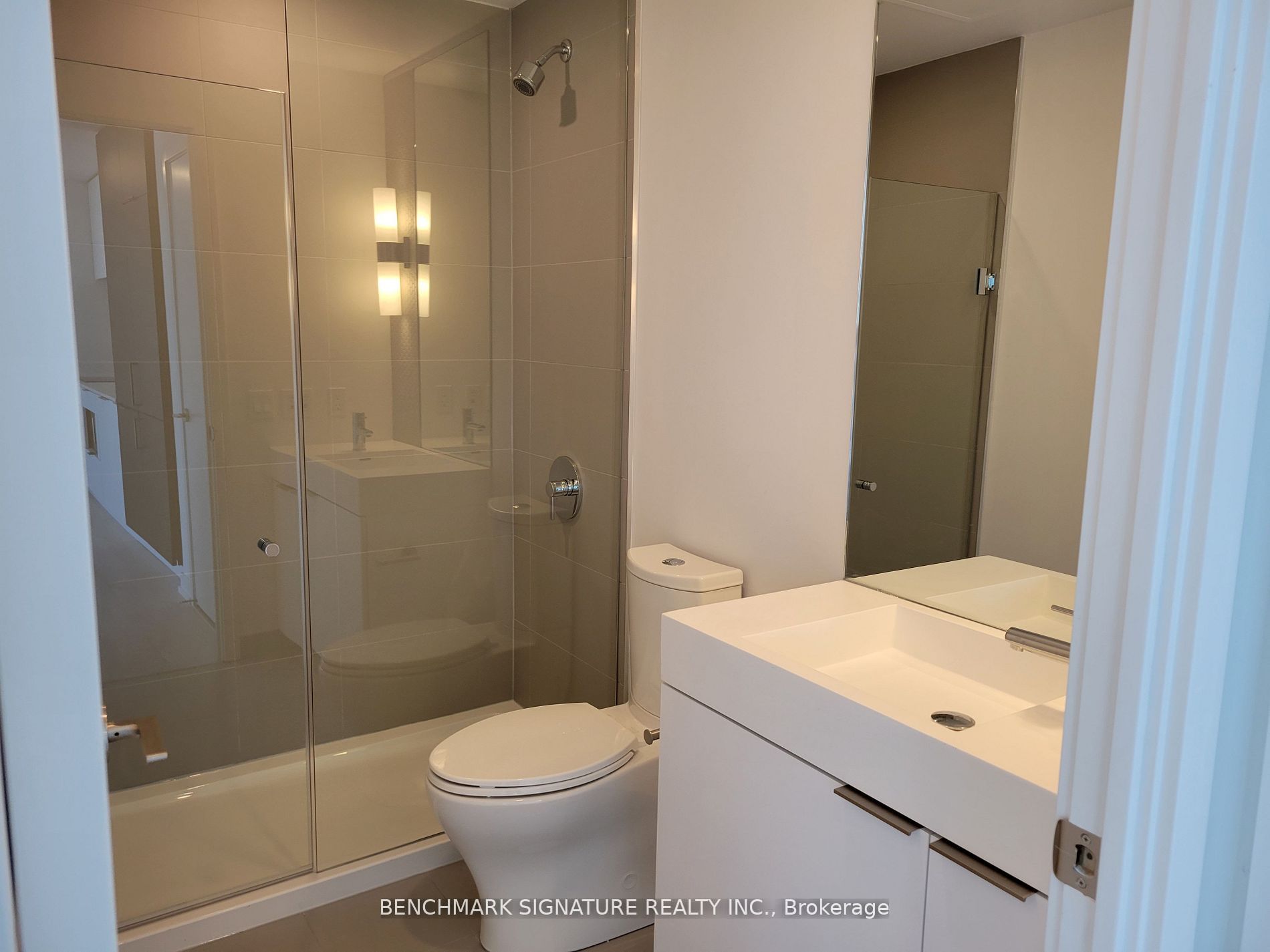 33 Helendale Avenue 2903 Property Photo 6