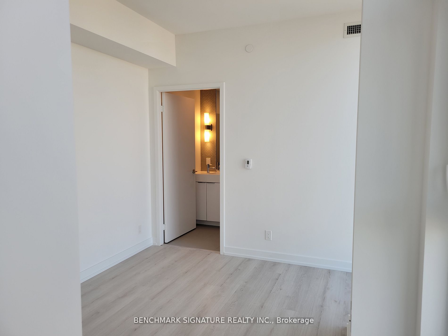 33 Helendale Avenue 2903 Property Photo 8