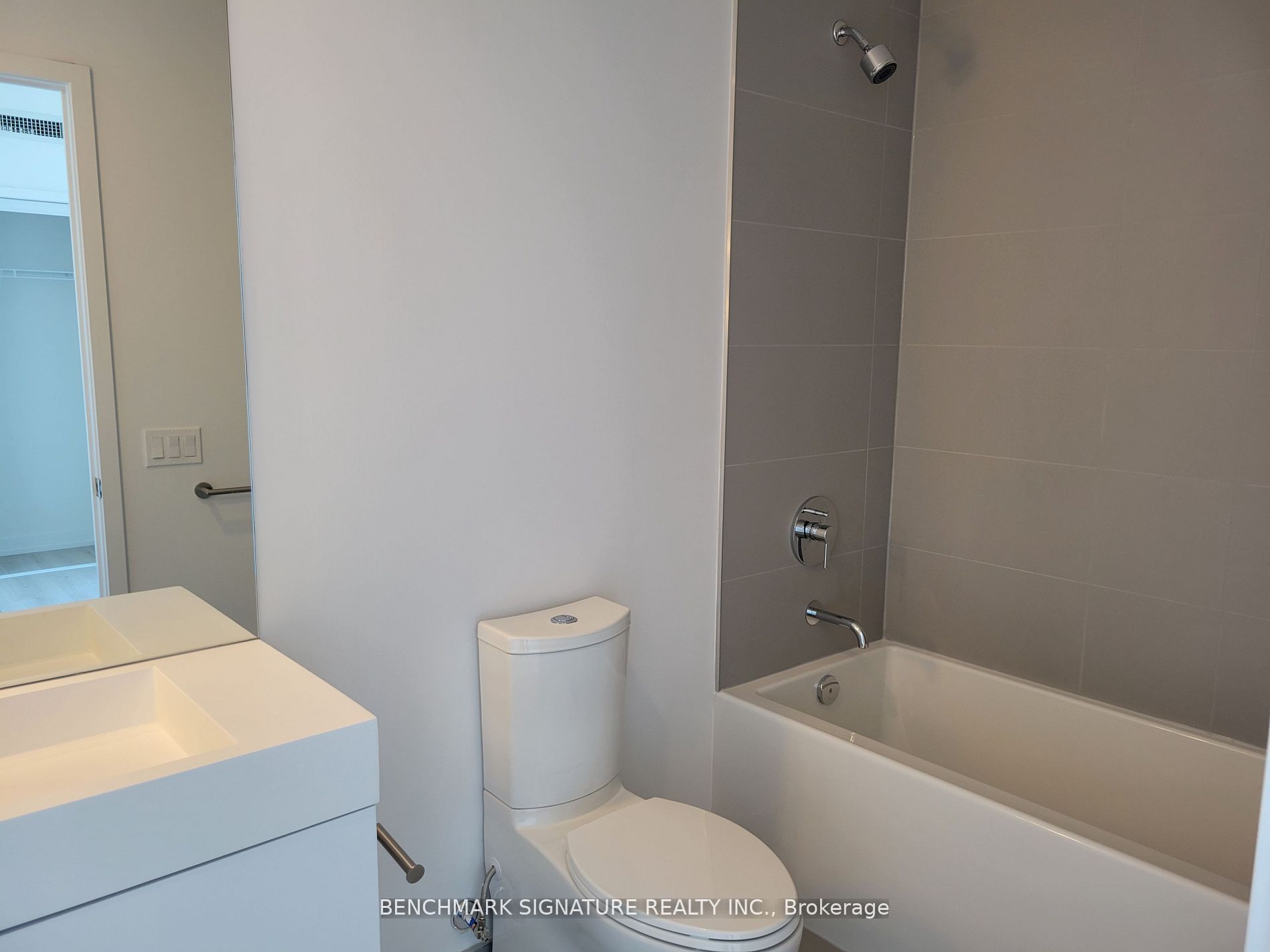 33 Helendale Avenue 2903 Property Photo 10