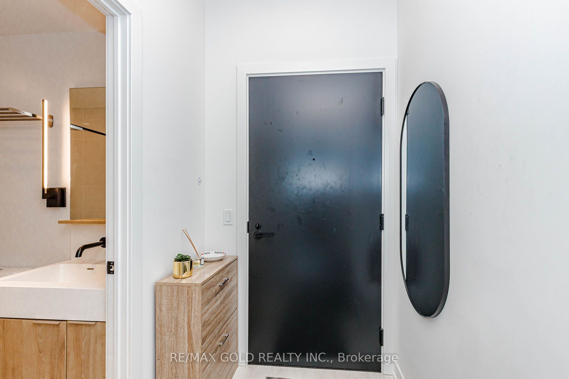 127 Broadway Avenue 1011 Property Photo 7
