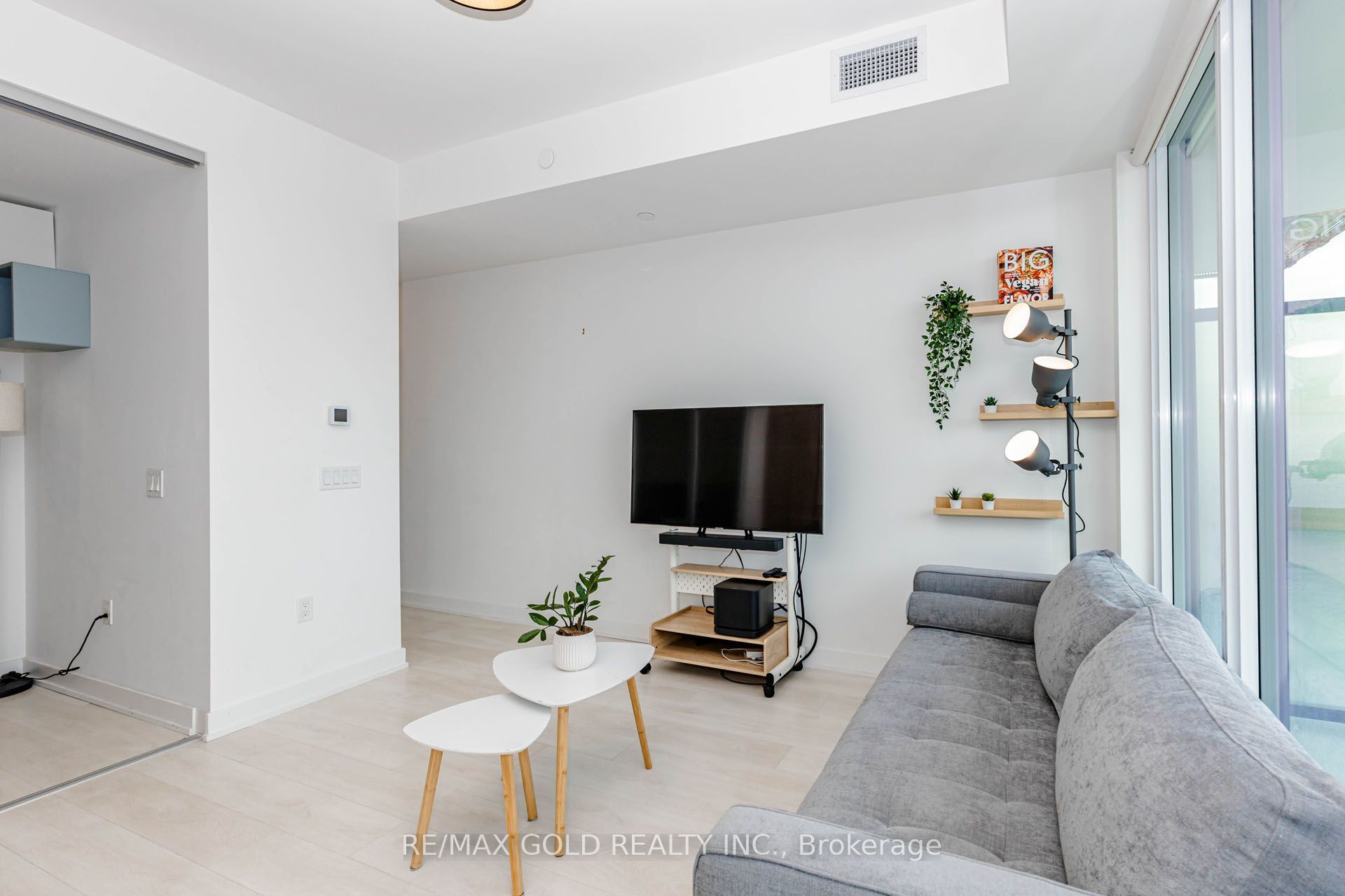 127 Broadway Avenue 1011 Property Photo 11