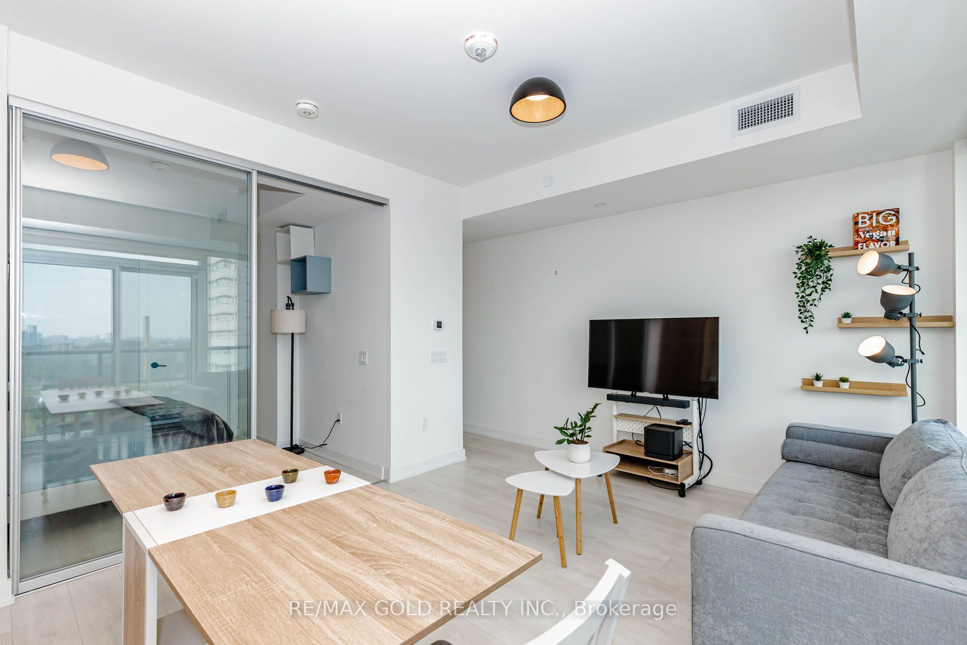 127 Broadway Avenue 1011 Property Photo 12