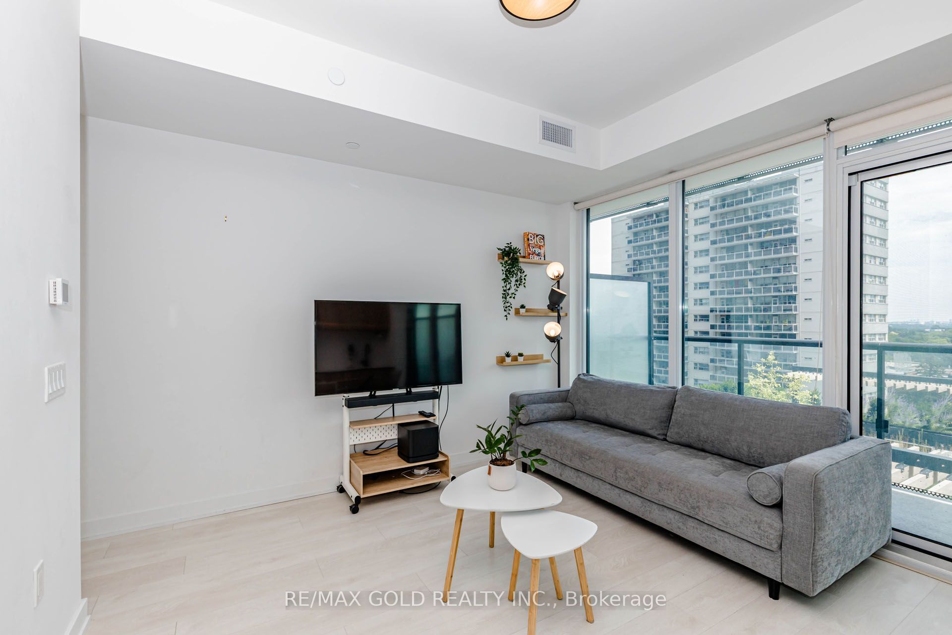 127 Broadway Avenue 1011 Property Photo 13
