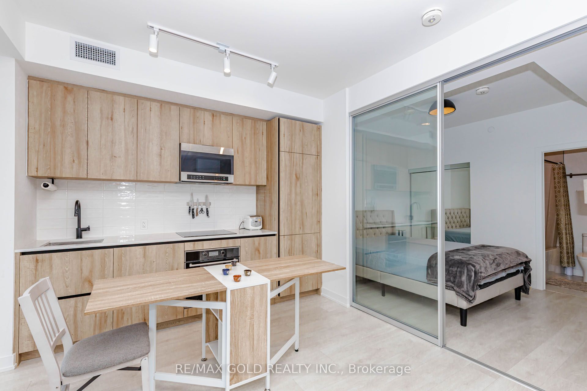 127 Broadway Avenue 1011 Property Photo 17