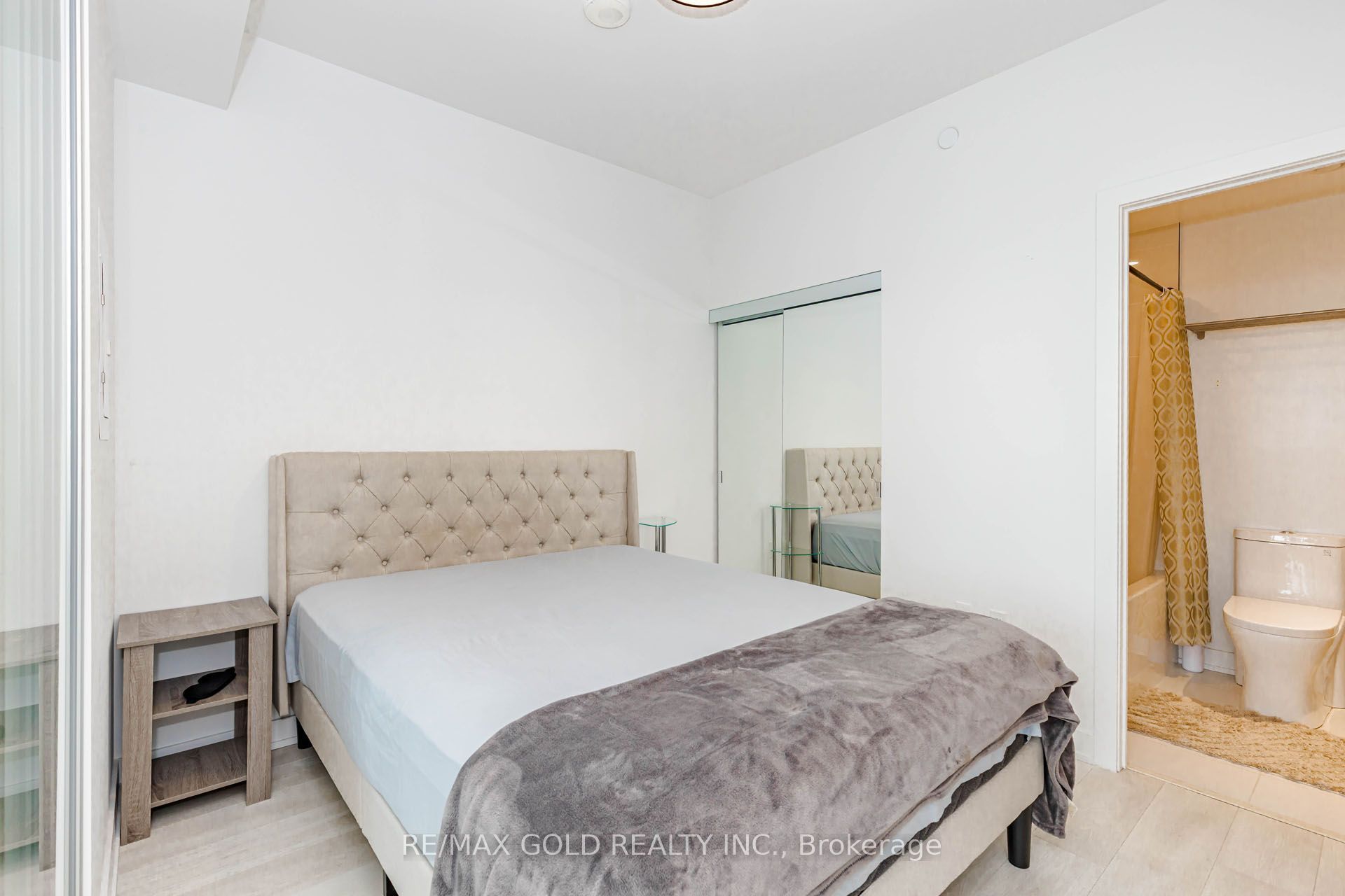 127 Broadway Avenue 1011 Property Photo 22