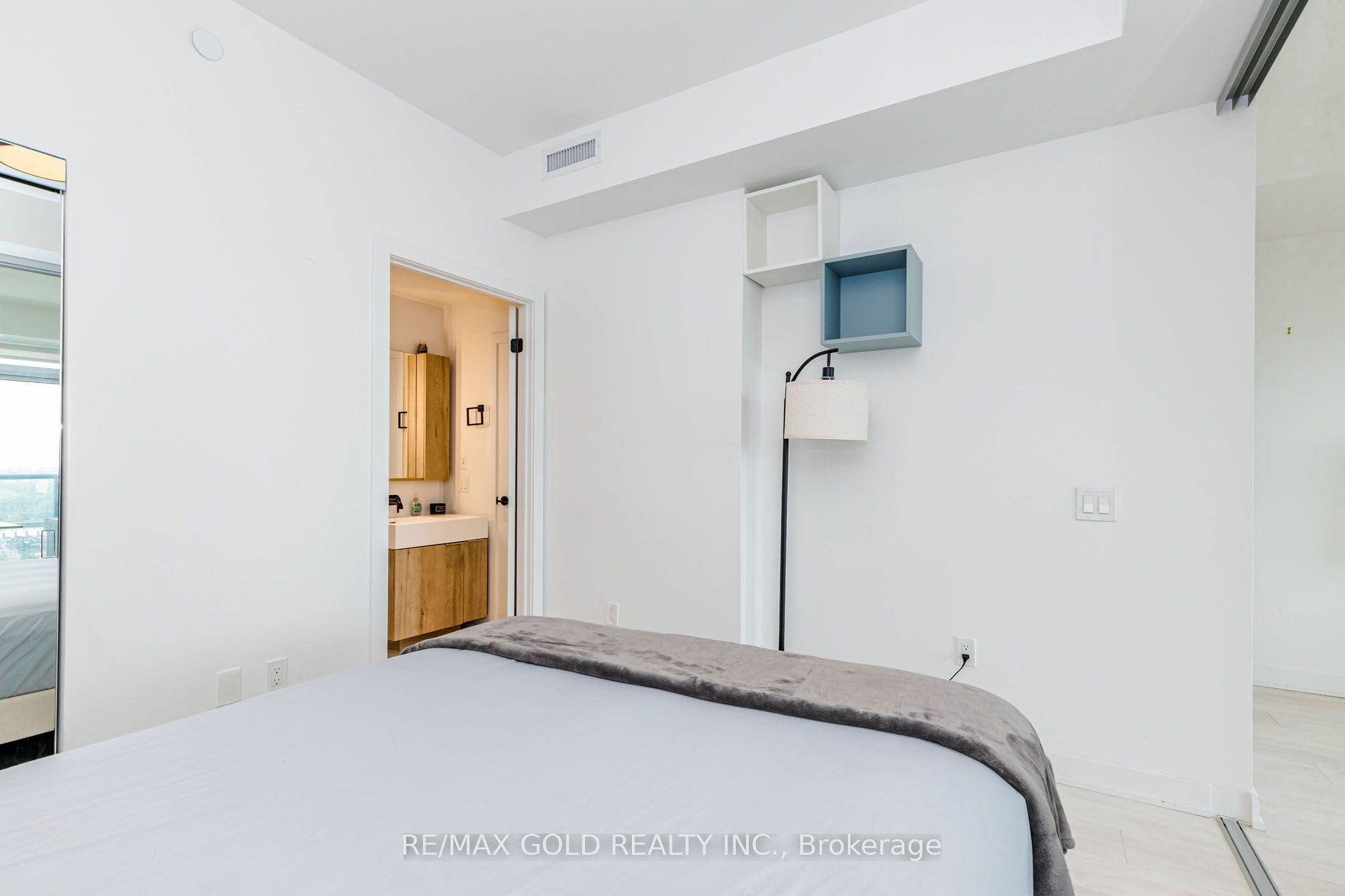 127 Broadway Avenue 1011 Property Photo 25