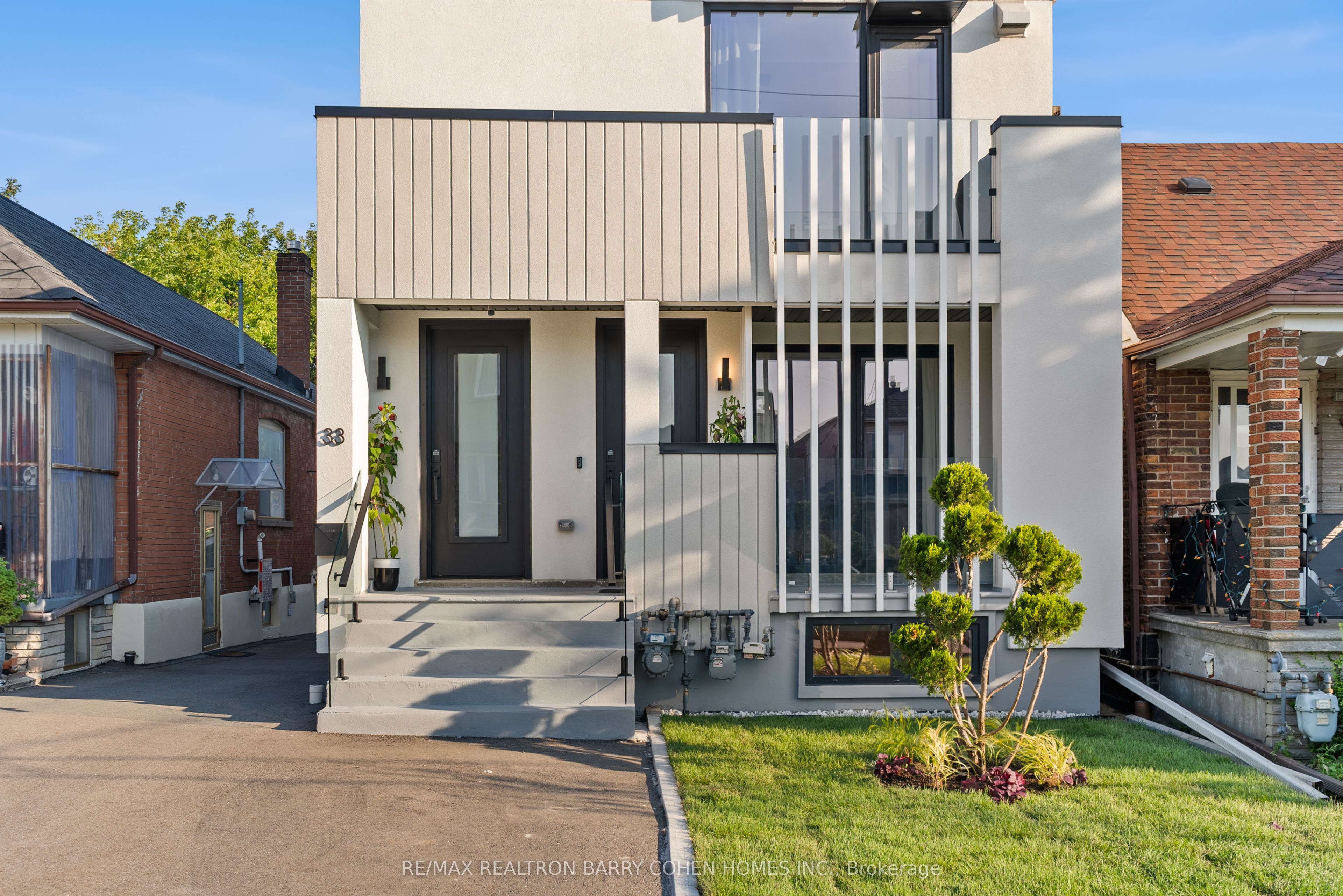 33 Lanark Avenue Property Photo 2