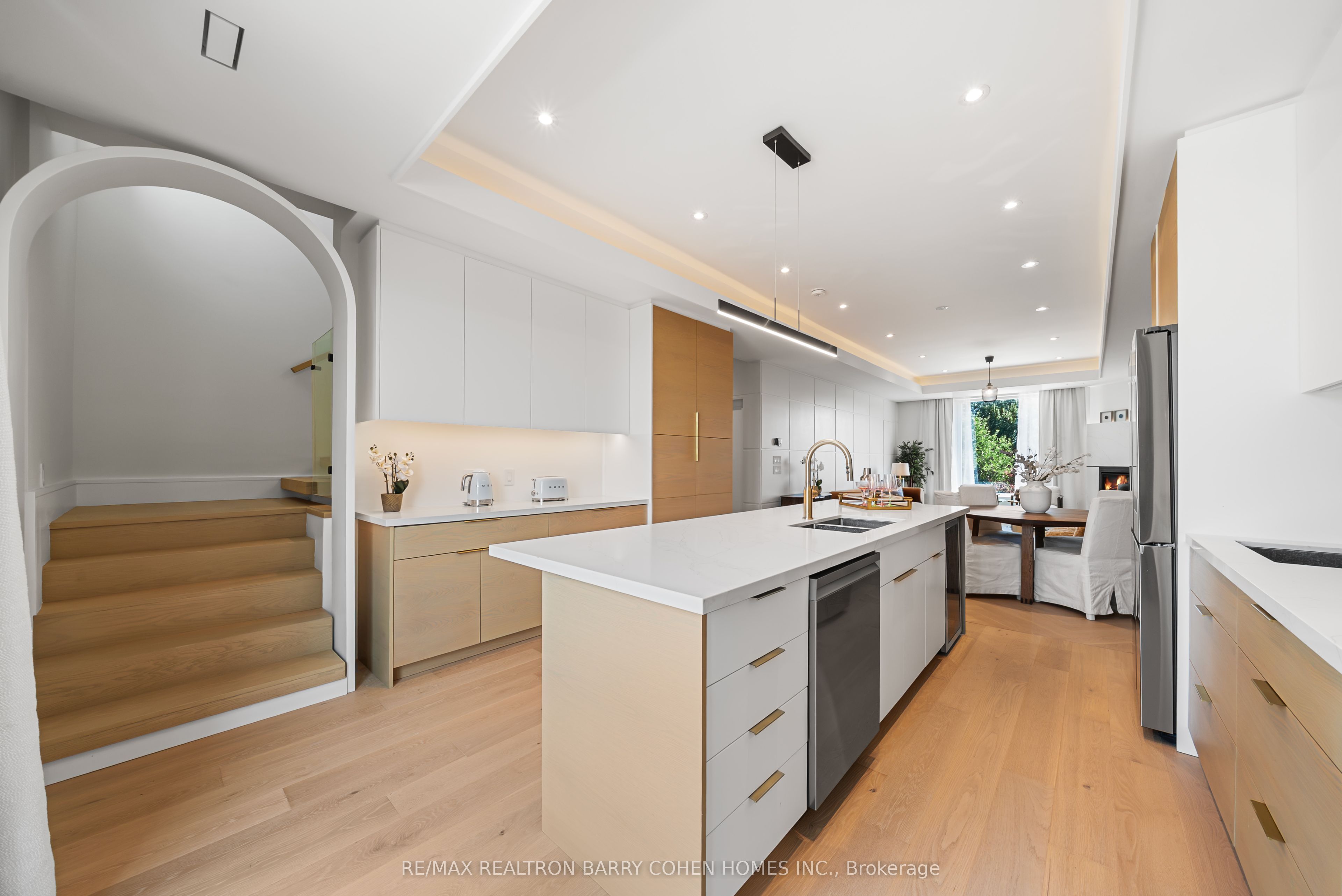33 Lanark Avenue Property Photo 8
